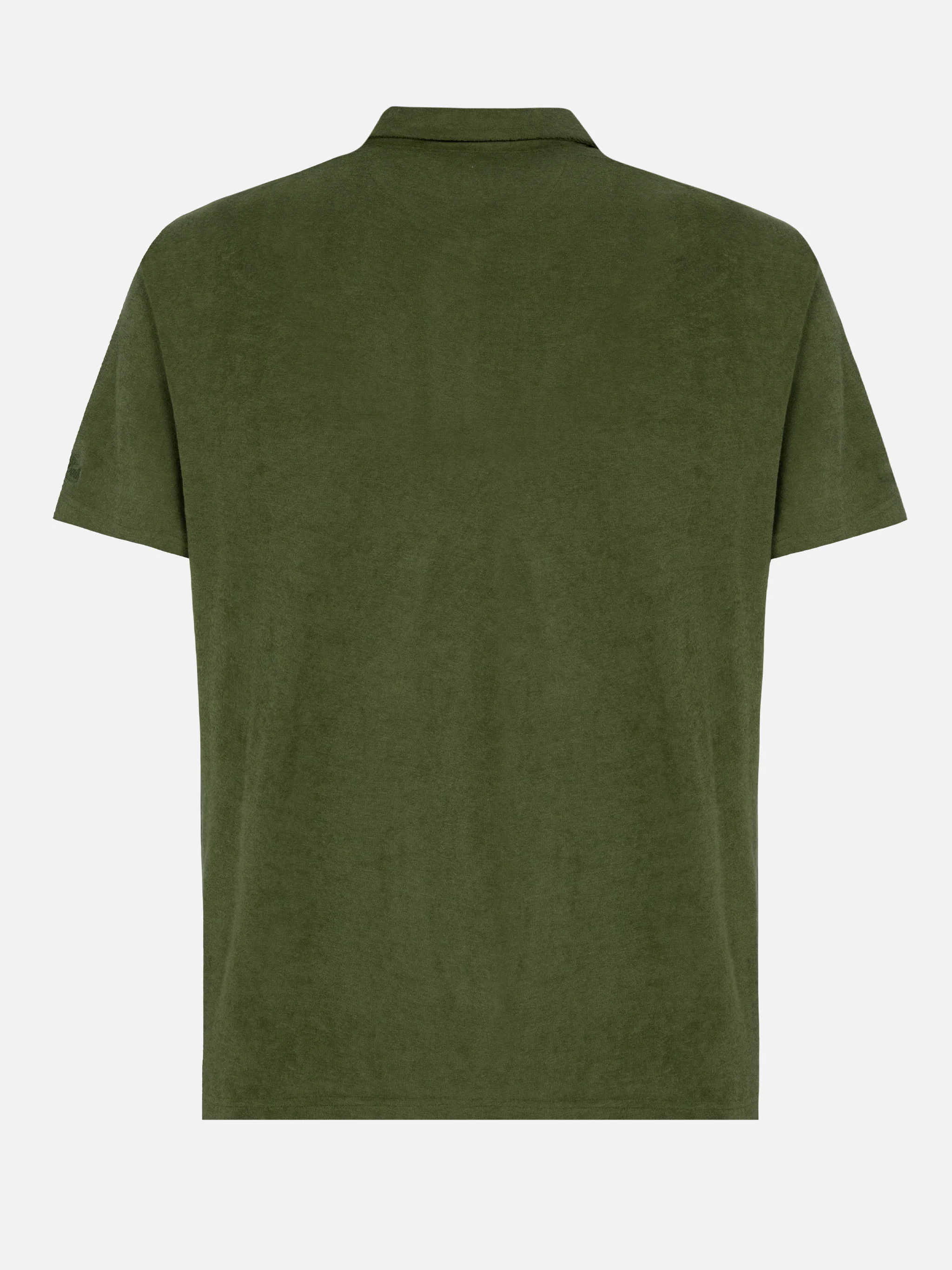 Jeremy Polo in een militairgroene badstofjas