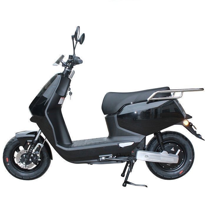 EUROCKA | Zion Black elektrische scooter met verwijderbare lithiumbatterij en een actieradius van 70 km