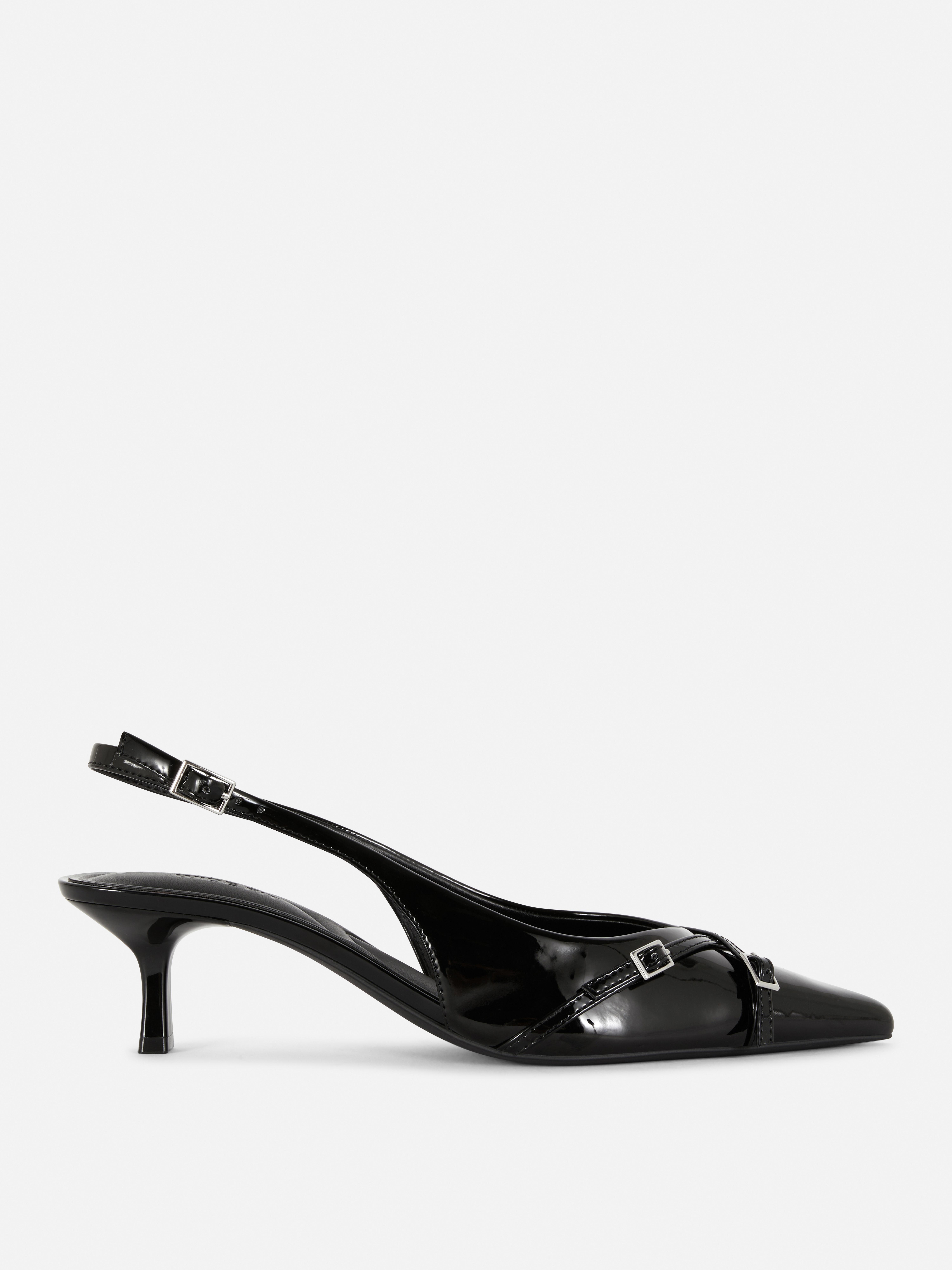Pantofi cu vârf ascuțit și croială largă Pantofi cu vârf ascuțit, croială largă, design slingback și detalii cu cataramă