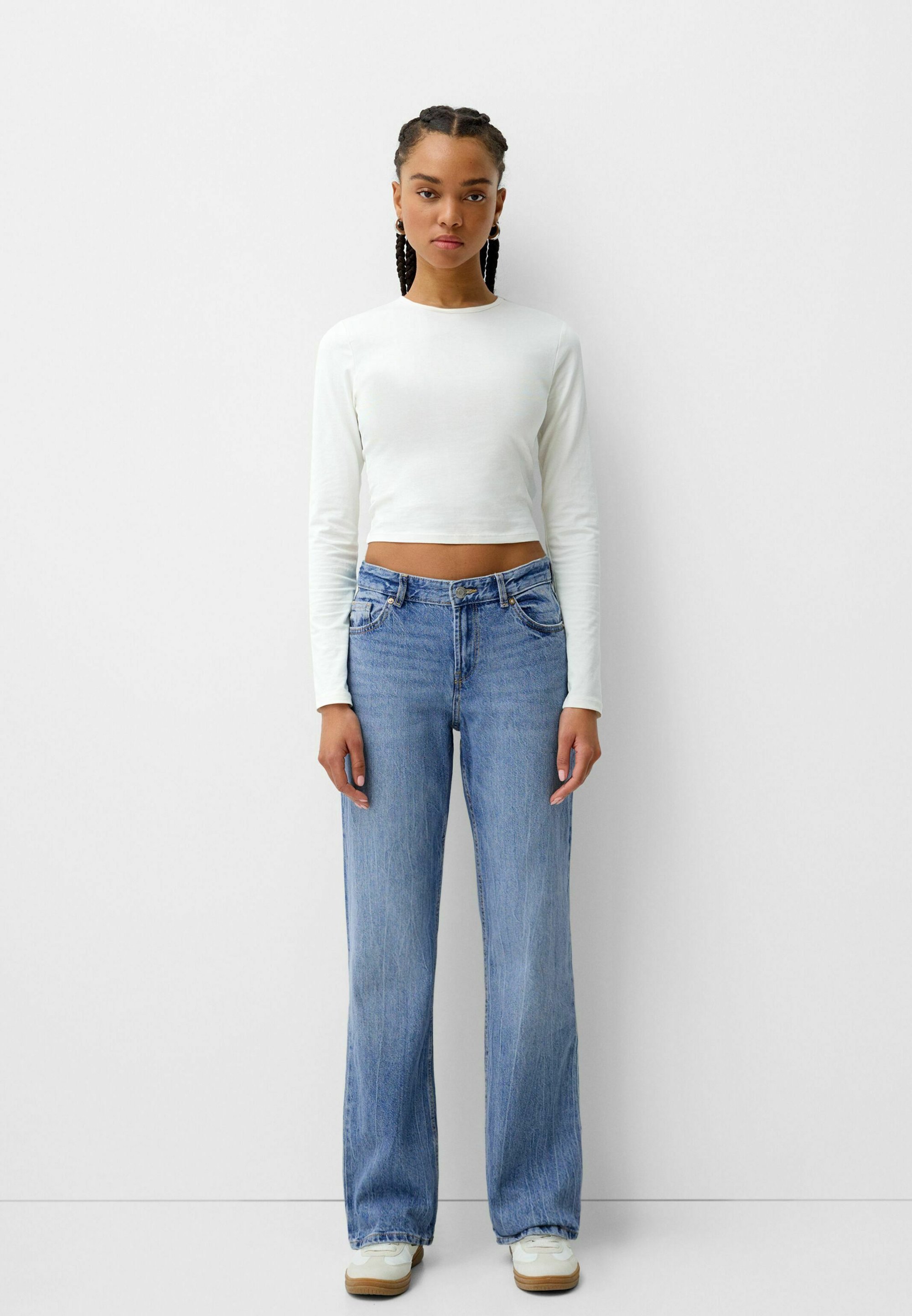 Bershka Straight Leg Jeans - hellblauer Denim