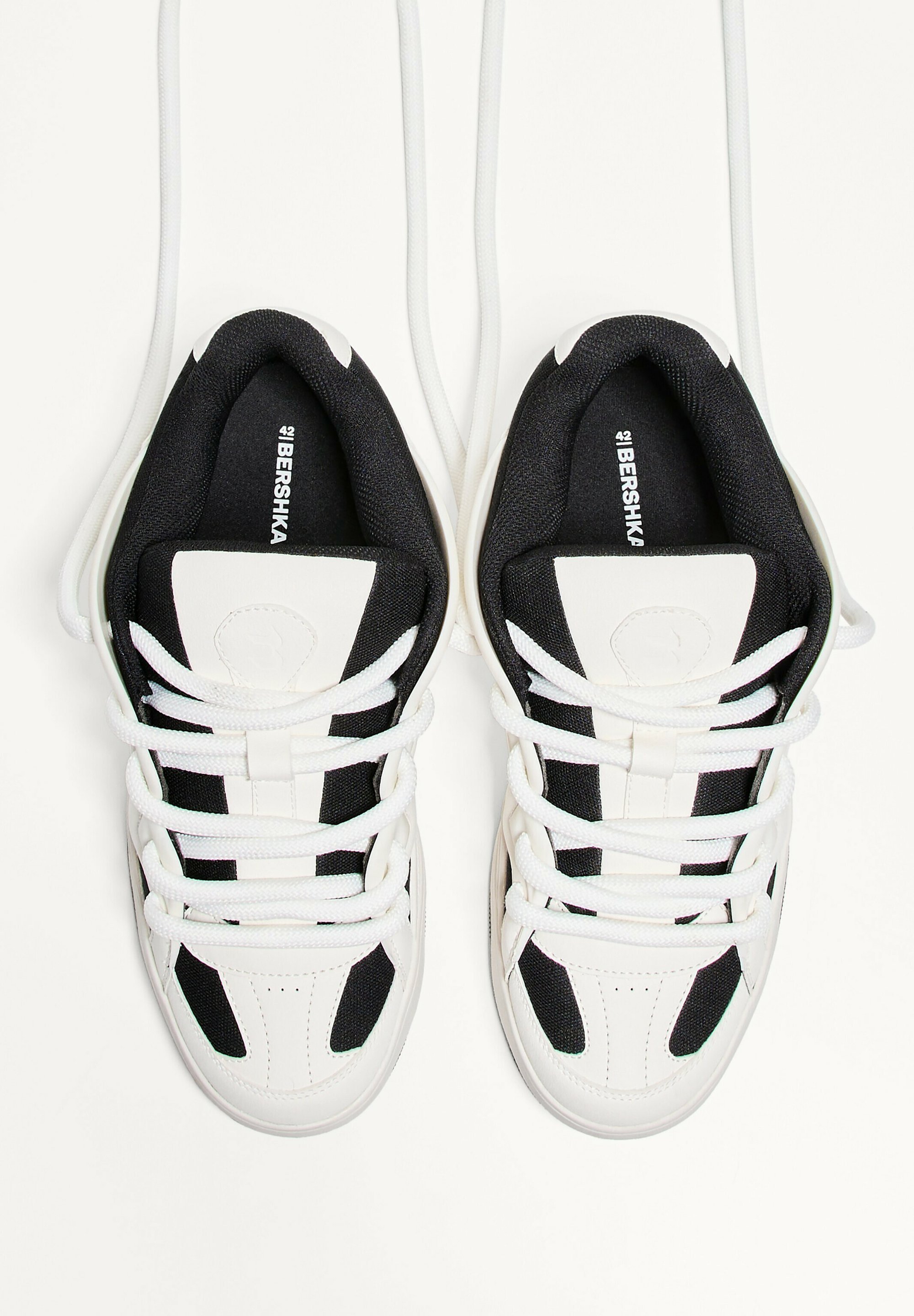 Bershka CONTRAST - Skate boty - black