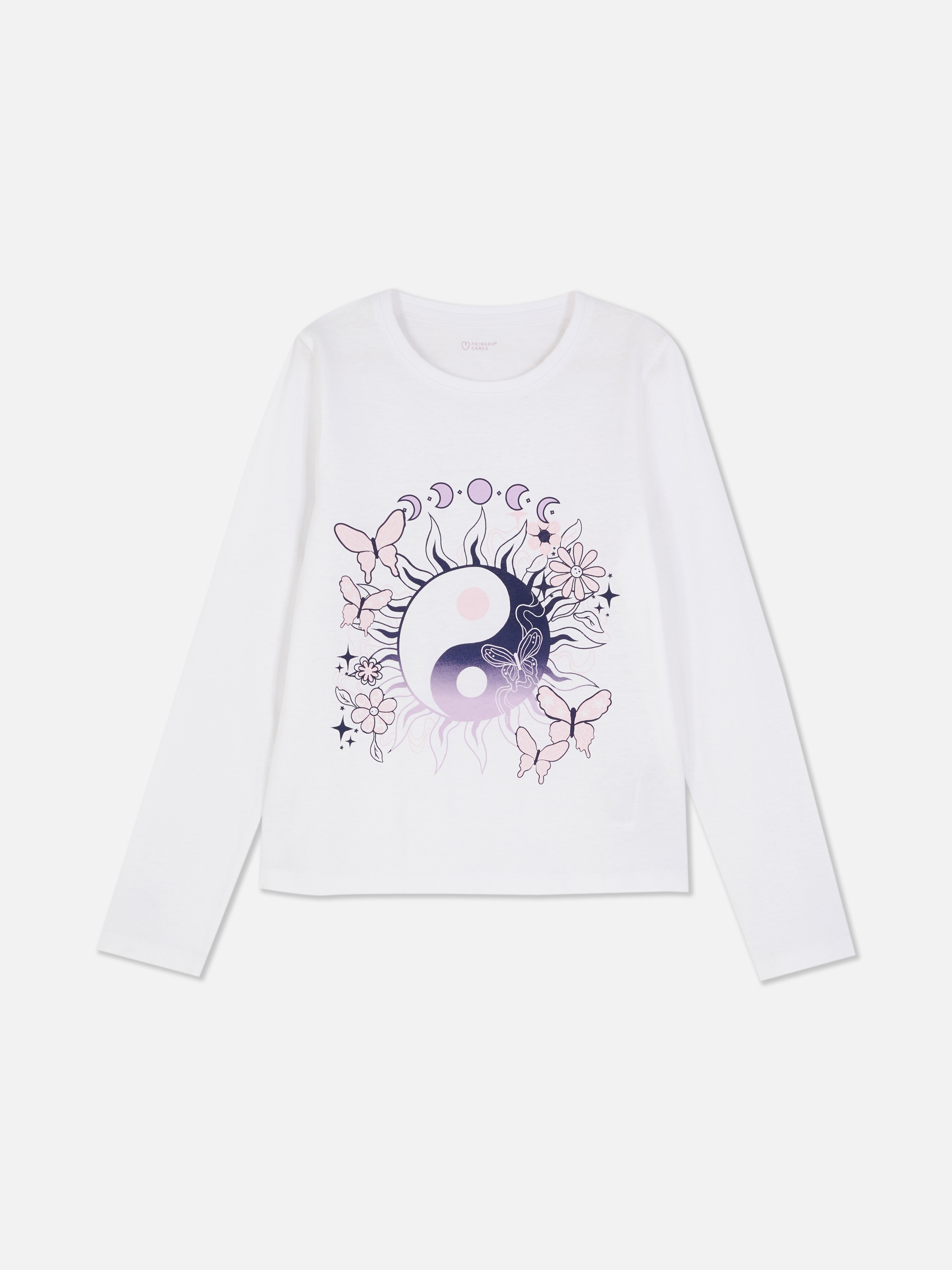 Langärmeliges T-Shirt mit Aufdruck Ein langärmeliges T-Shirt mit einem Aufdruck auf der Vorderseite