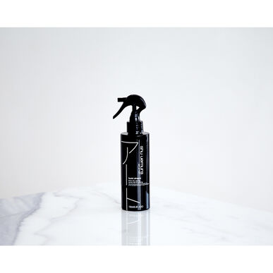 Shu Uemura Tsuki Shape -hiussuihke, lämpöaktivaattori, 190 ml