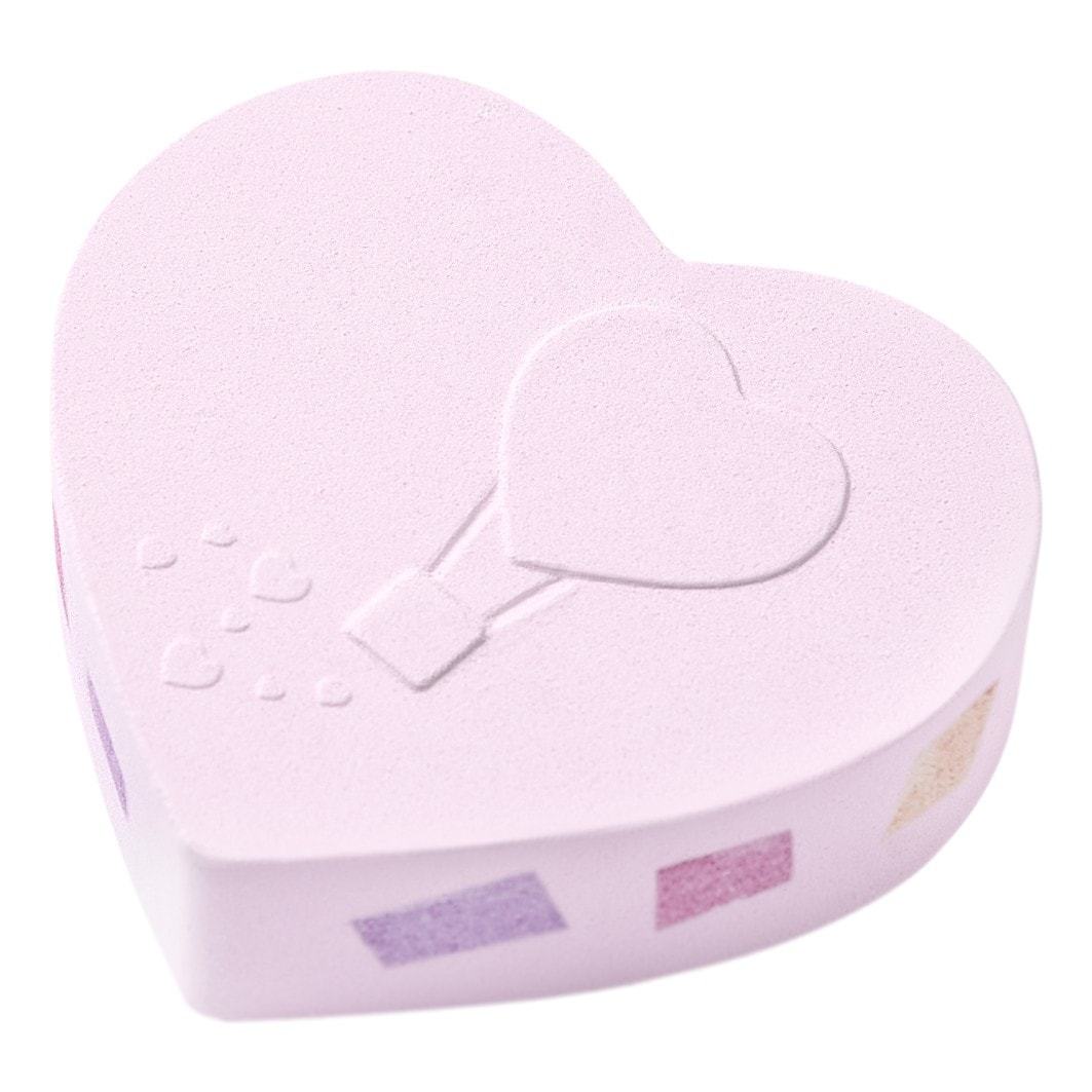 Douglas Collection Seasonal Love ulje za kupanje s uljima za kupanje u obliku duginog srca - 120 g