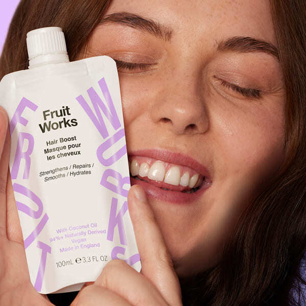 „Fruit Works Hair Boost“ stiprina, atkuria, drėkina plaukus