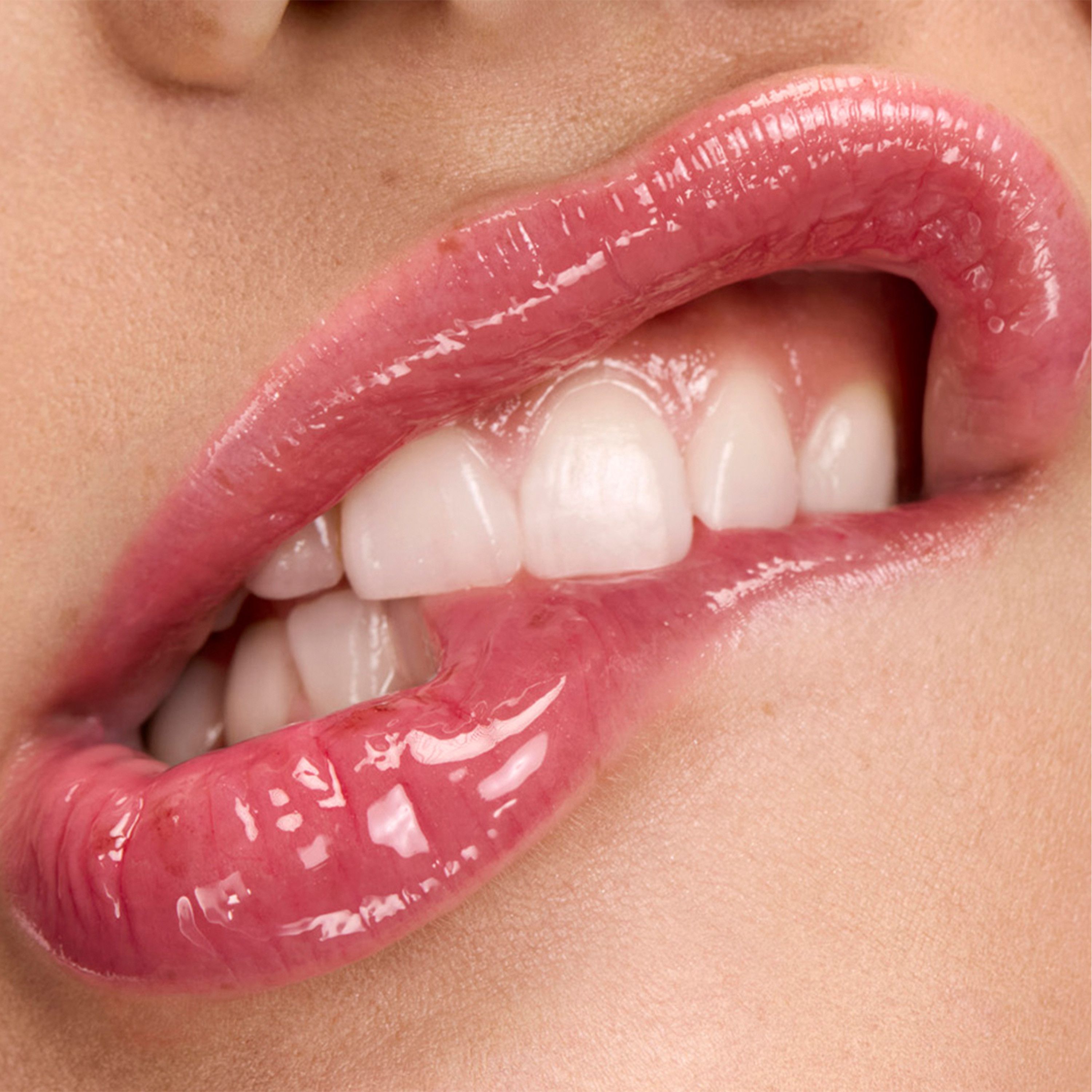 Lip Idôle Juicytreat 3D mitrinošais lūpu spīdums Grezni lūpu spīdumi