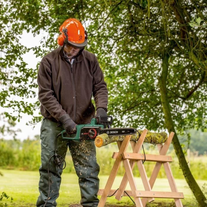 Bosch Chainsaw - UniversalChain 35 (1800 W, cutting length 35cm, chain speed: 12 m/s)