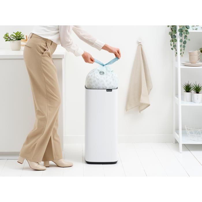 Papelera Brabantia Bo Touch, 30 litros - Blanca