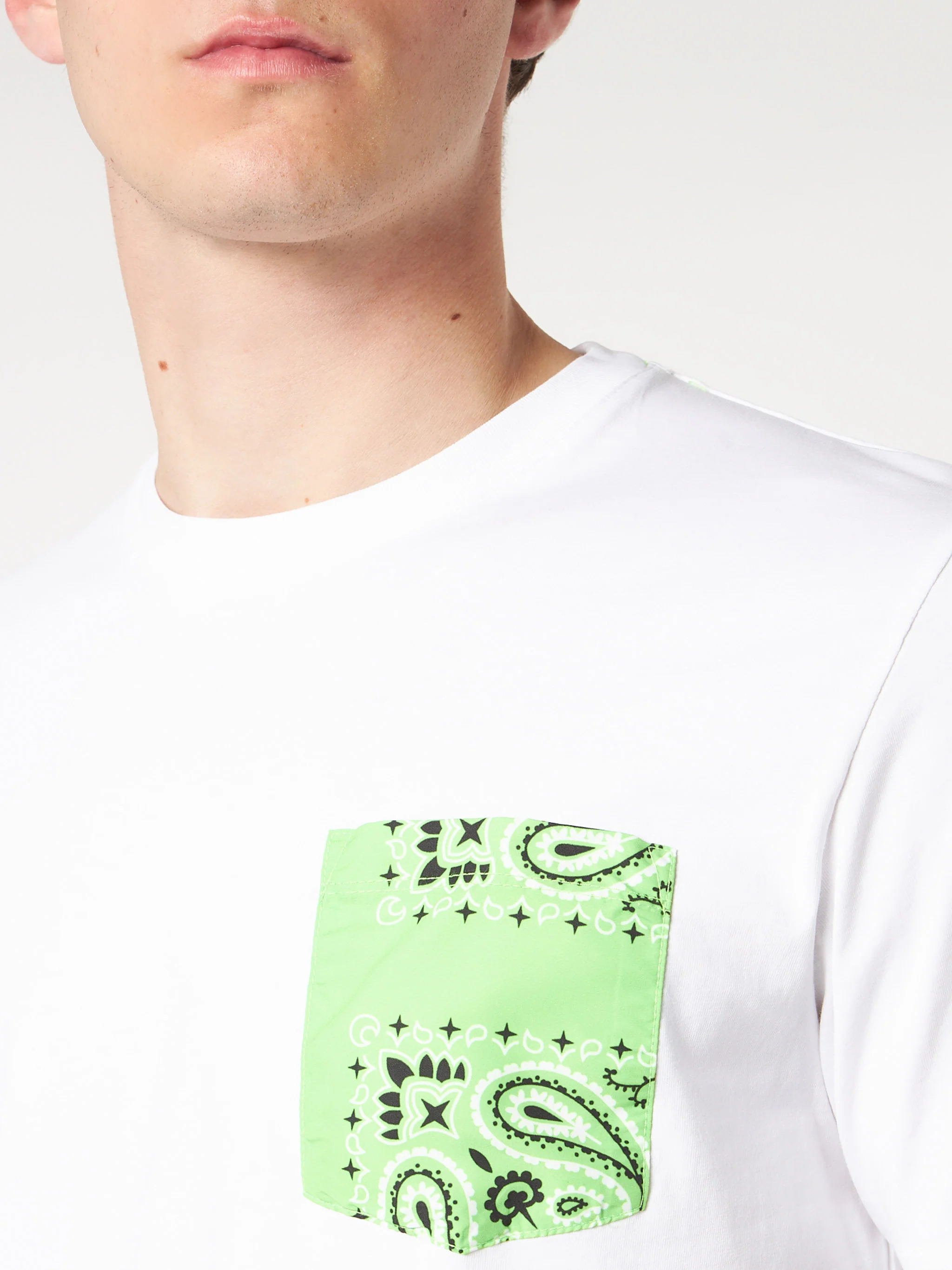 Heren katoenen T-shirt met groene bandana-zak