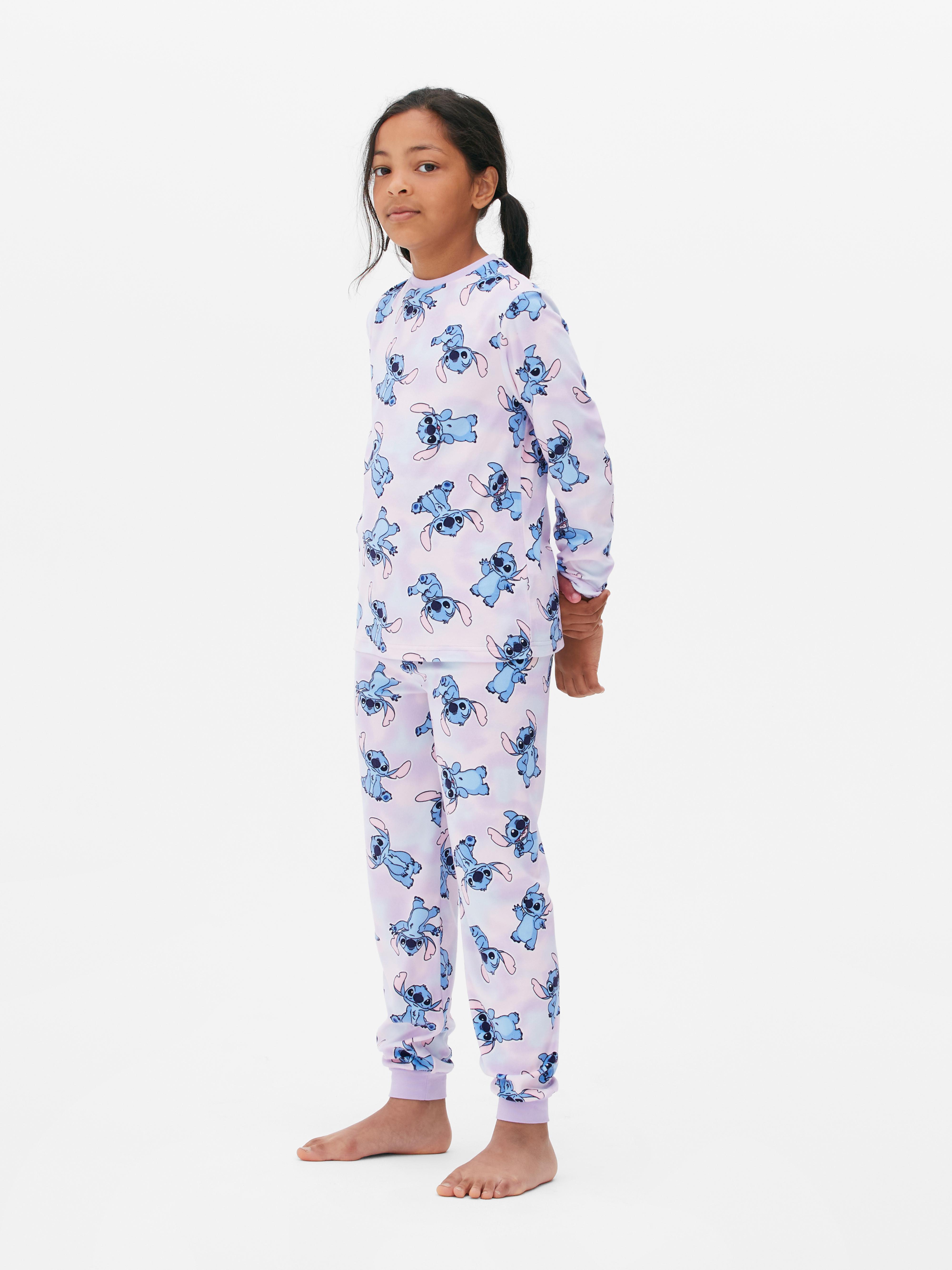 Pijamale cu mânecă lungă. Vibrații inspirate de Insula Lilo și Stitch de la Disney pentru ora de culcare! Visează de minune în aceste pijamale Lilo și Stitch.