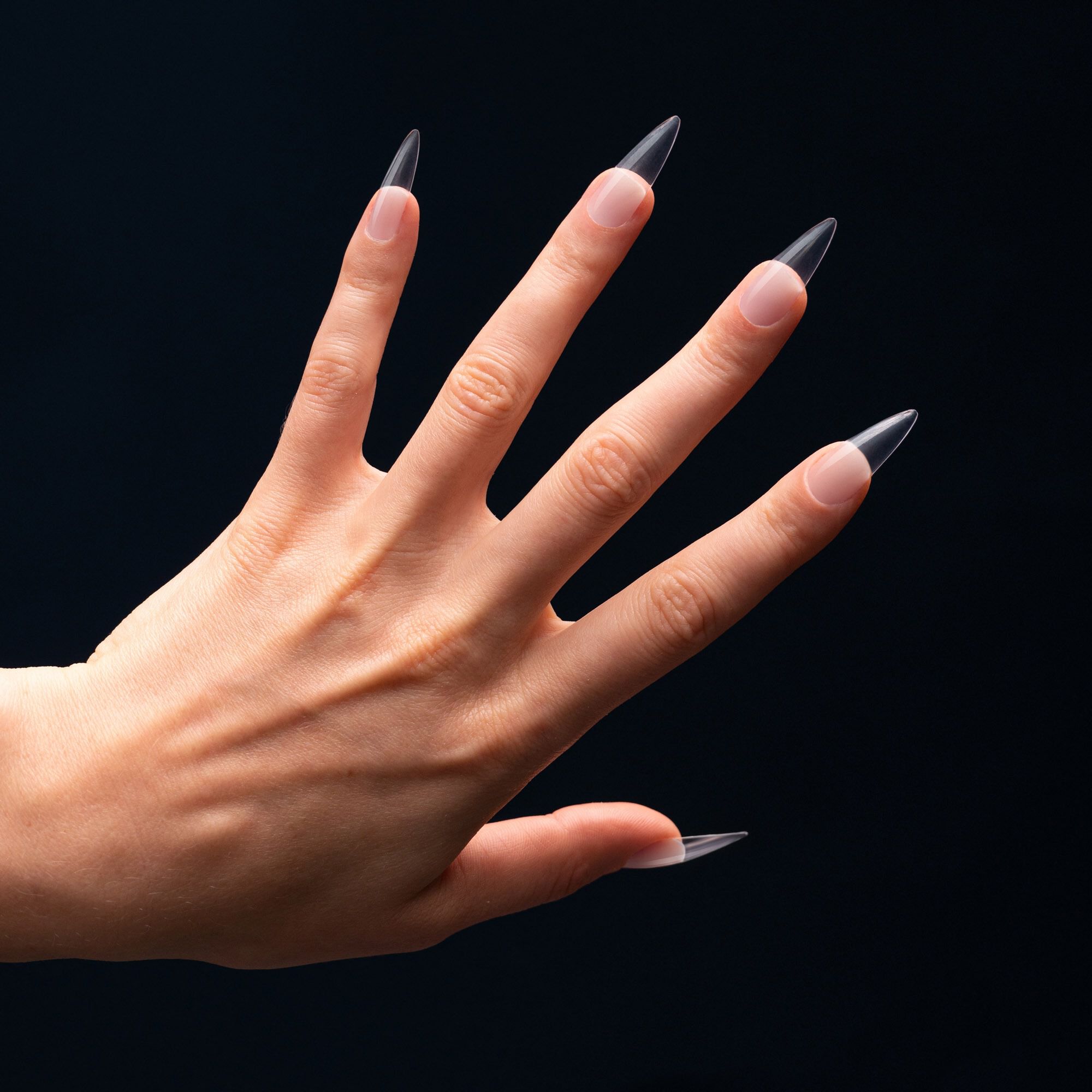 Tipy na celoplošné krytí laku na nehty Mani King Instant Nails