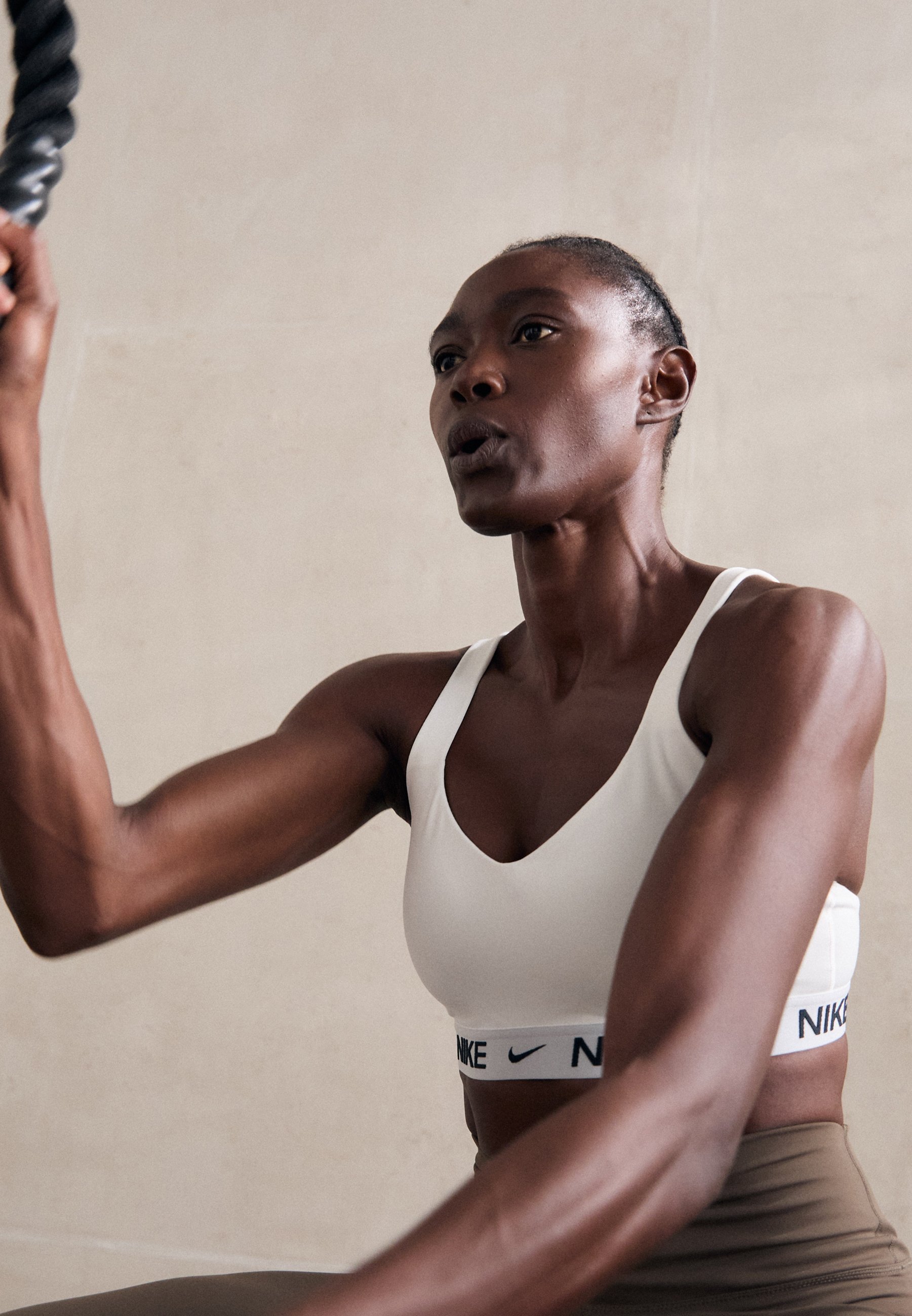 Soutien-gorge de sport Nike Performance INDY BRA - Maintien élevé - Blanc pierre mauve noir