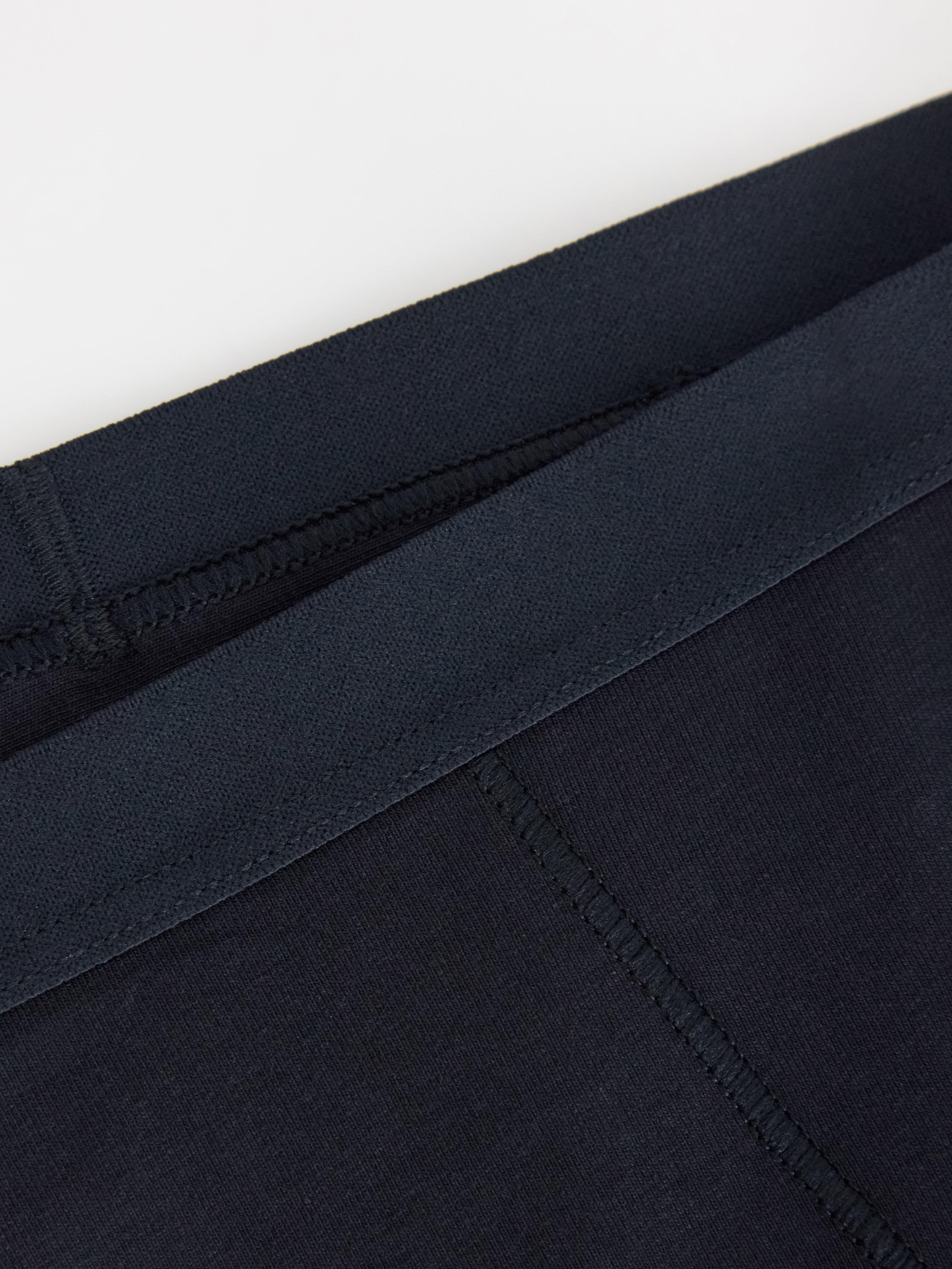 Menstruace se super absorpcí – teenagerský hiphugger – Female Engineering Black