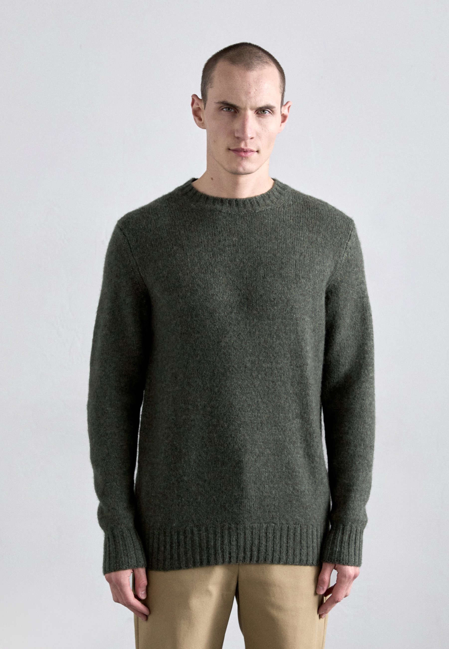 NN.07 Trui – Khaki