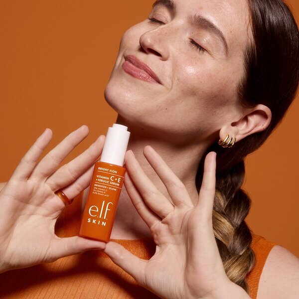 „elf Skin“ vitamino C skaistinamasis ir švytintis serumas<br>