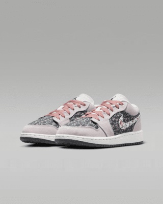 Air Jordan 1 Low SE Older Kids' Shoes