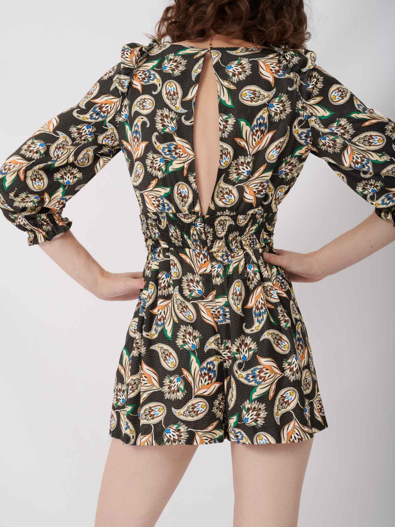 Bedrukte satijnen korte jumpsuit - Paisley Noir
