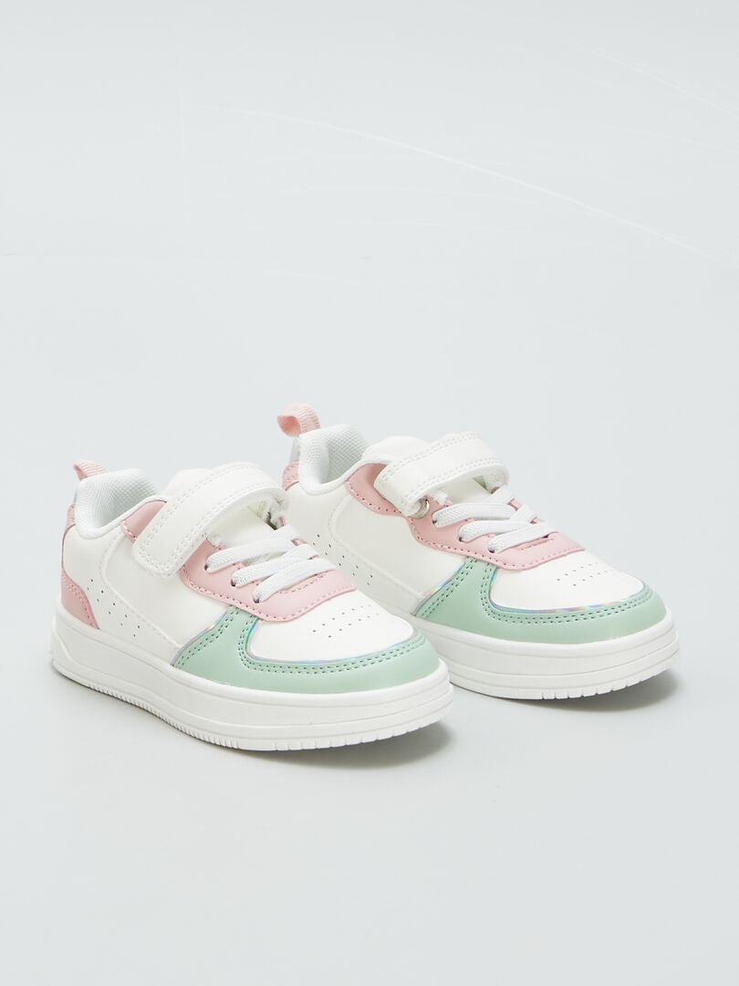 Zapatillas bajas con cierre de velcro - BLANCAS