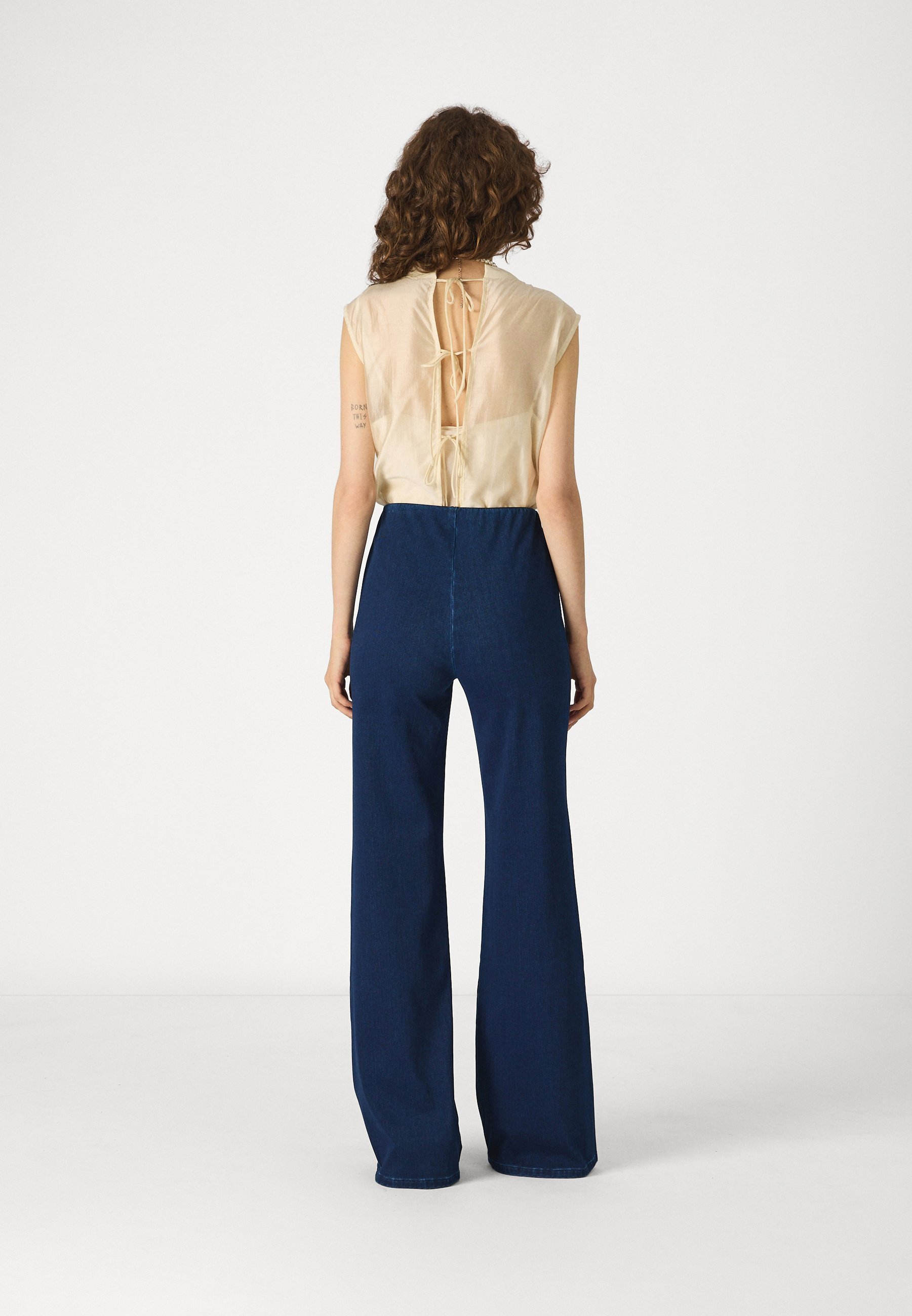 UNIQUEMENT SUR LVINNIE FLARED FIT PULL UP - Jean évasé - denim bleu foncé