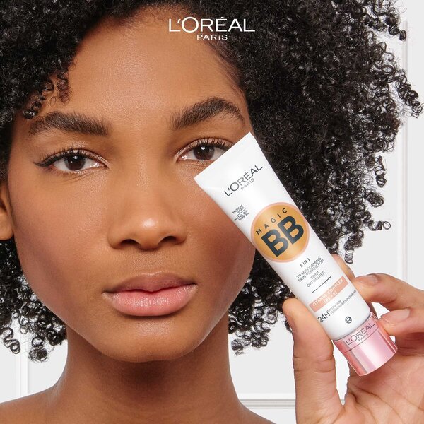 L'Oréal Paris Magic BB srednje temen 5-v-1 korektor za preobrazbo kože 30 ml