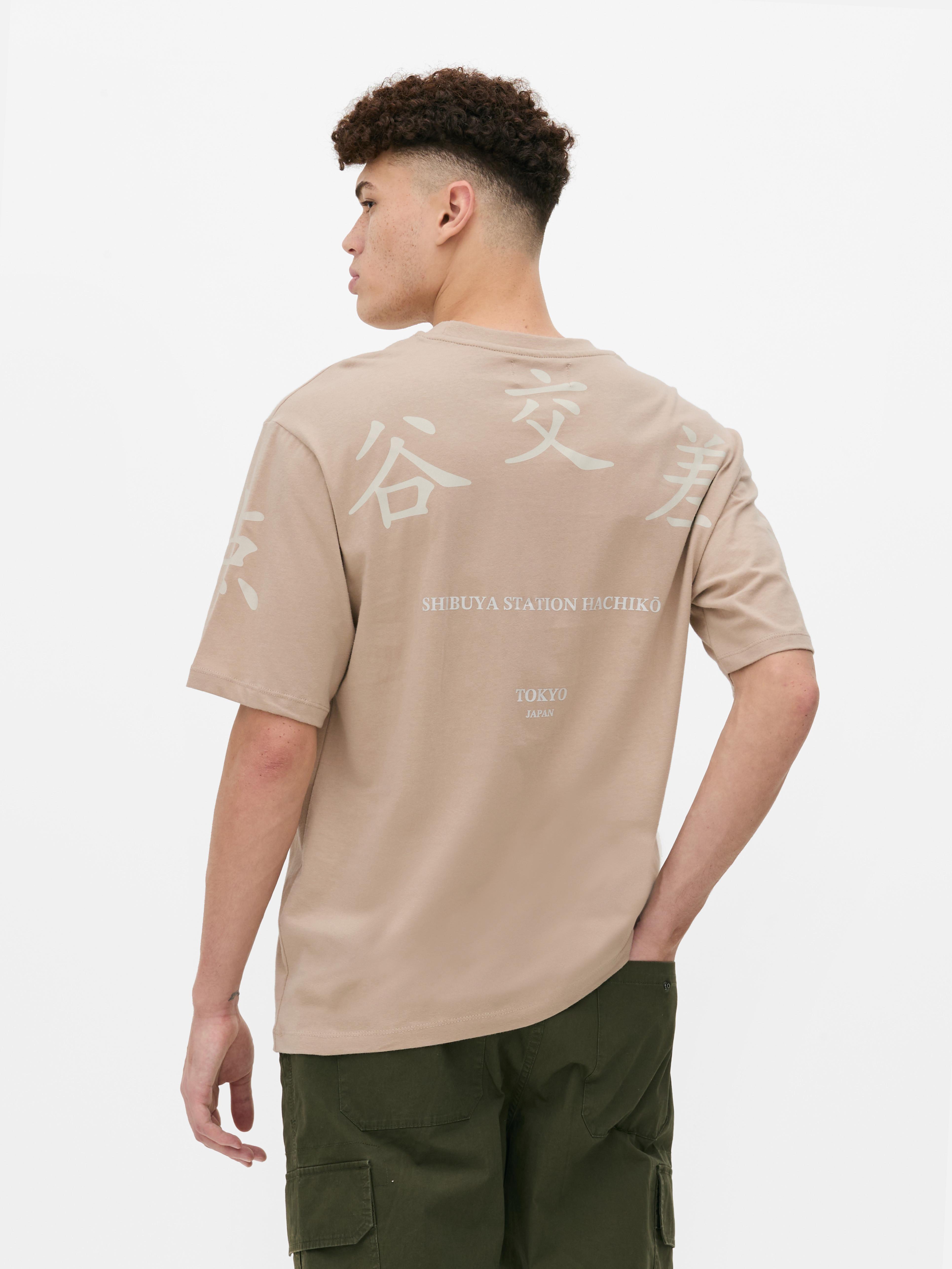 Tokyo Print T-Shirt Ein kurzärmeliges T-Shirt mit lockerer Passform und Prints im Tokyo-Stil