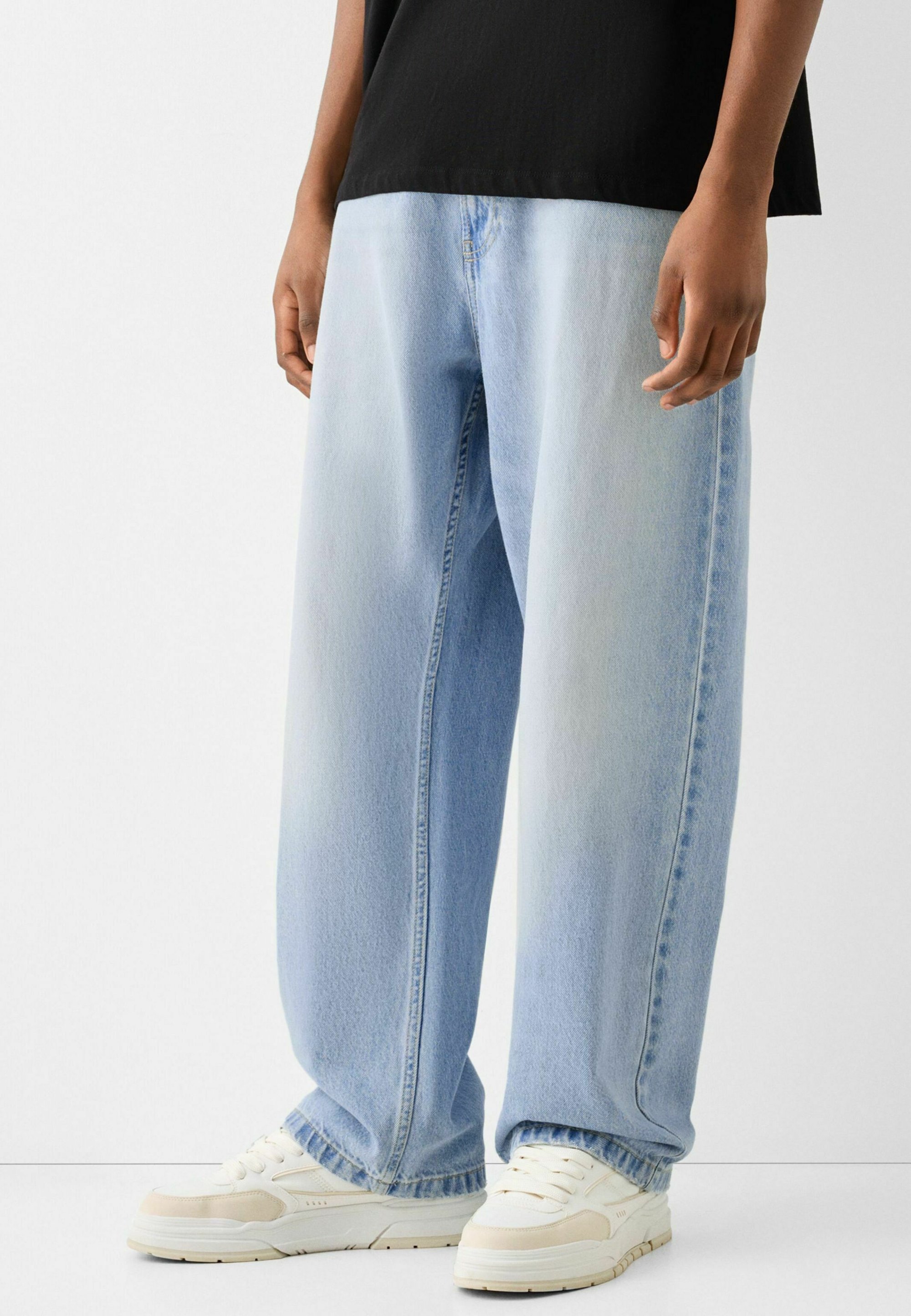 Bershka BAGGY - Jeans larghi - azzurro