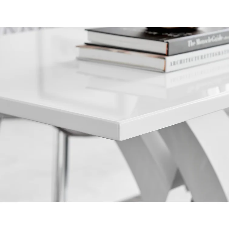 Essgruppe aus weißem Hochglanz-Esstisch mit 4 luxuriösen Esszimmerstühlen aus Kunstleder