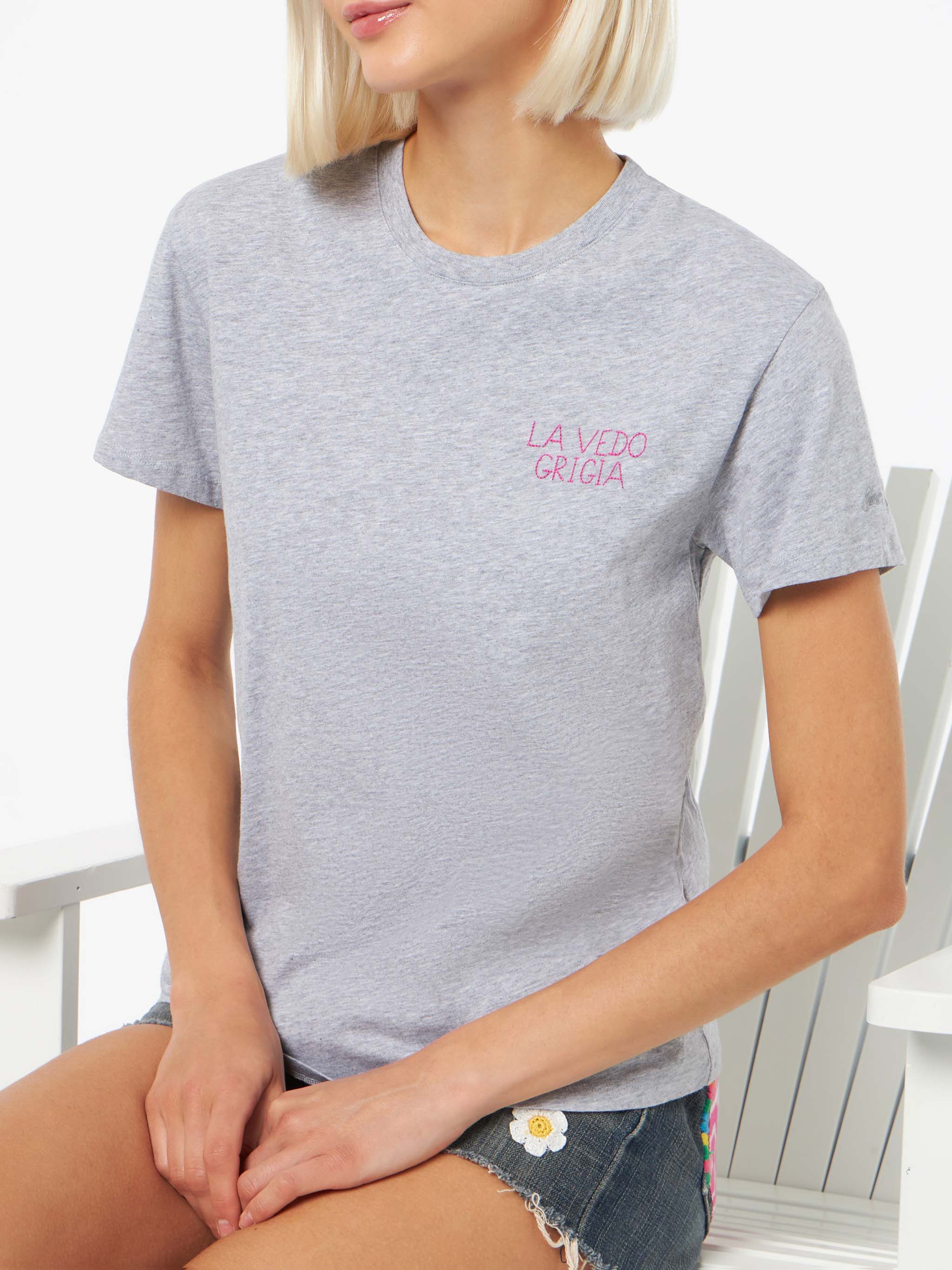 Emilie dames T-shirt met ronde hals van katoenen jersey met La Ve-borduurwerk.