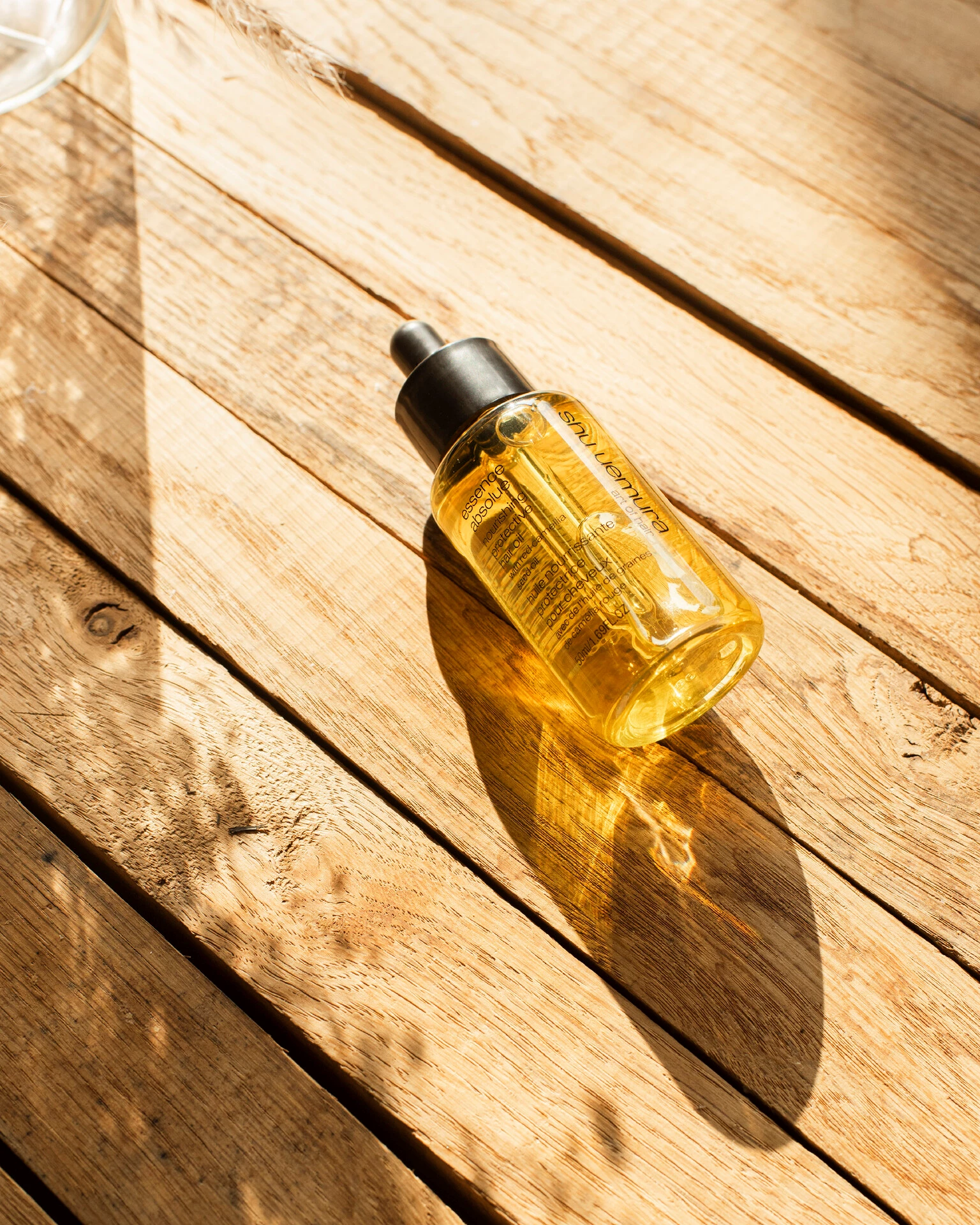 Ulei concentrat nutritiv și calmant pentru scalp Essence Absolue 50 ml - Shu Uemura