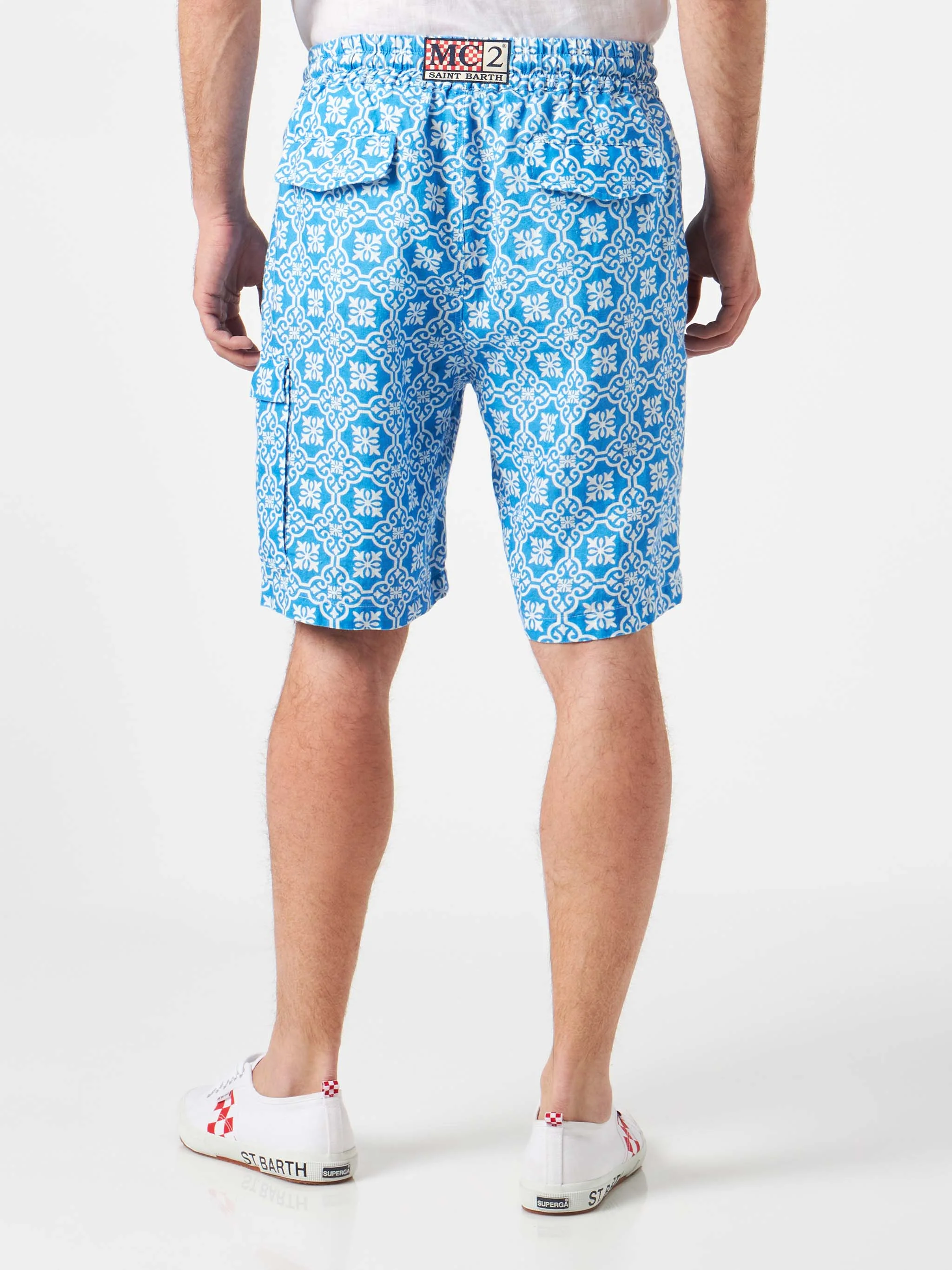 Herenbermudashorts van linnen met een wit-blauwe majolica-print.