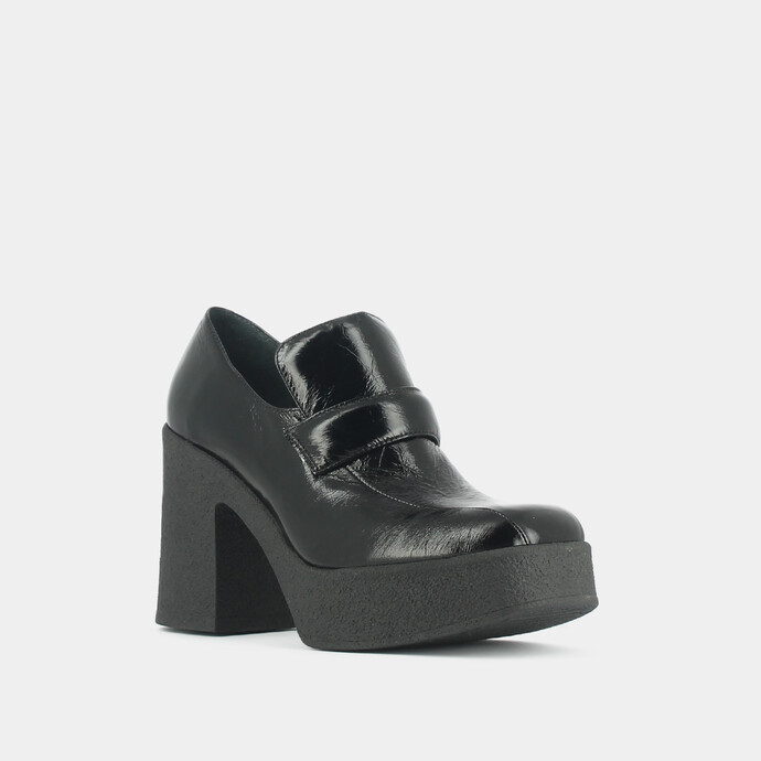Mocassins à plateformes et bouts carrés  en cuir brillant noir
