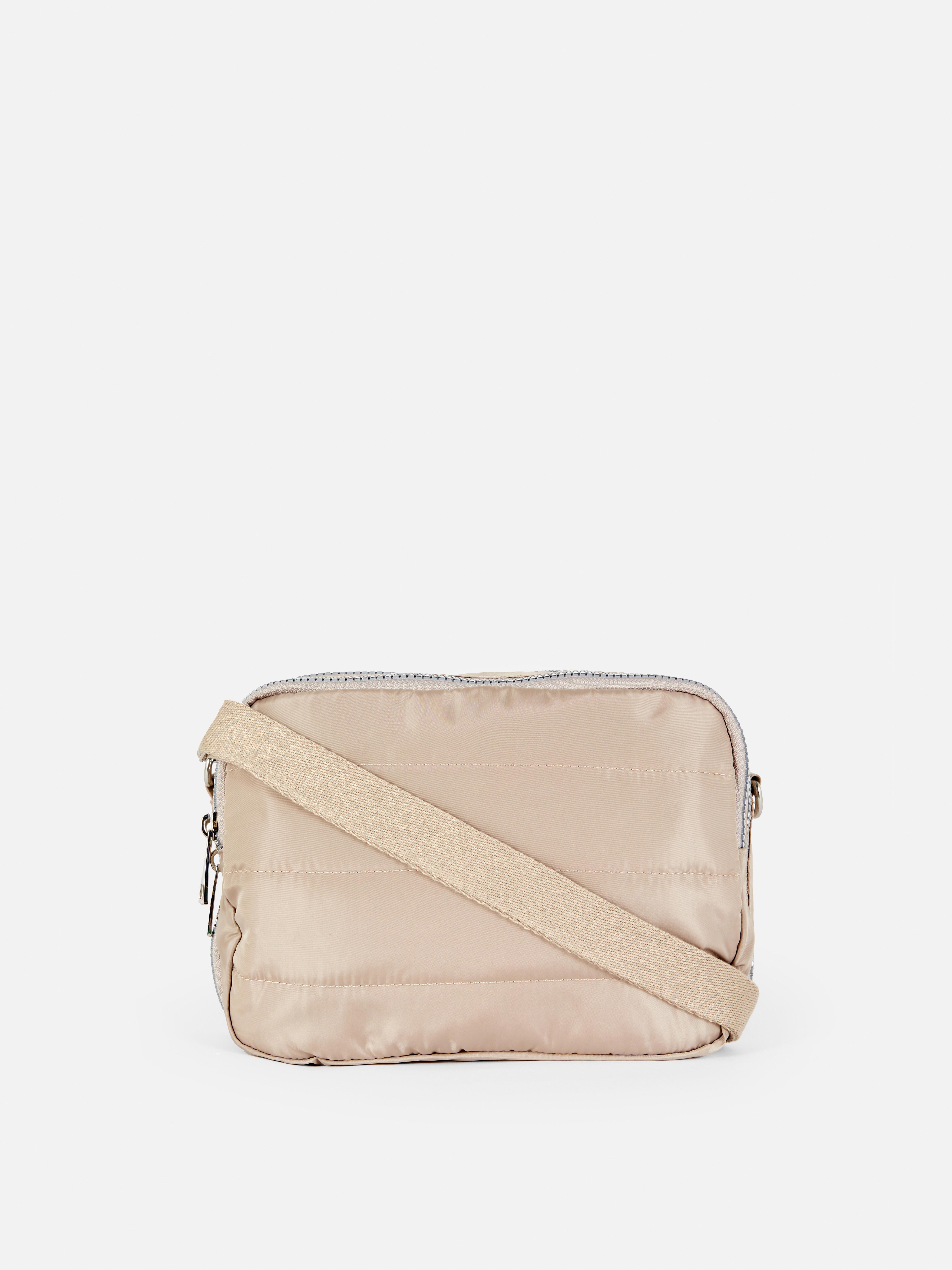 Geantă căptușită două într-unul. Un rucsac și o geantă crossbody într-o singură geantă elegantă.
