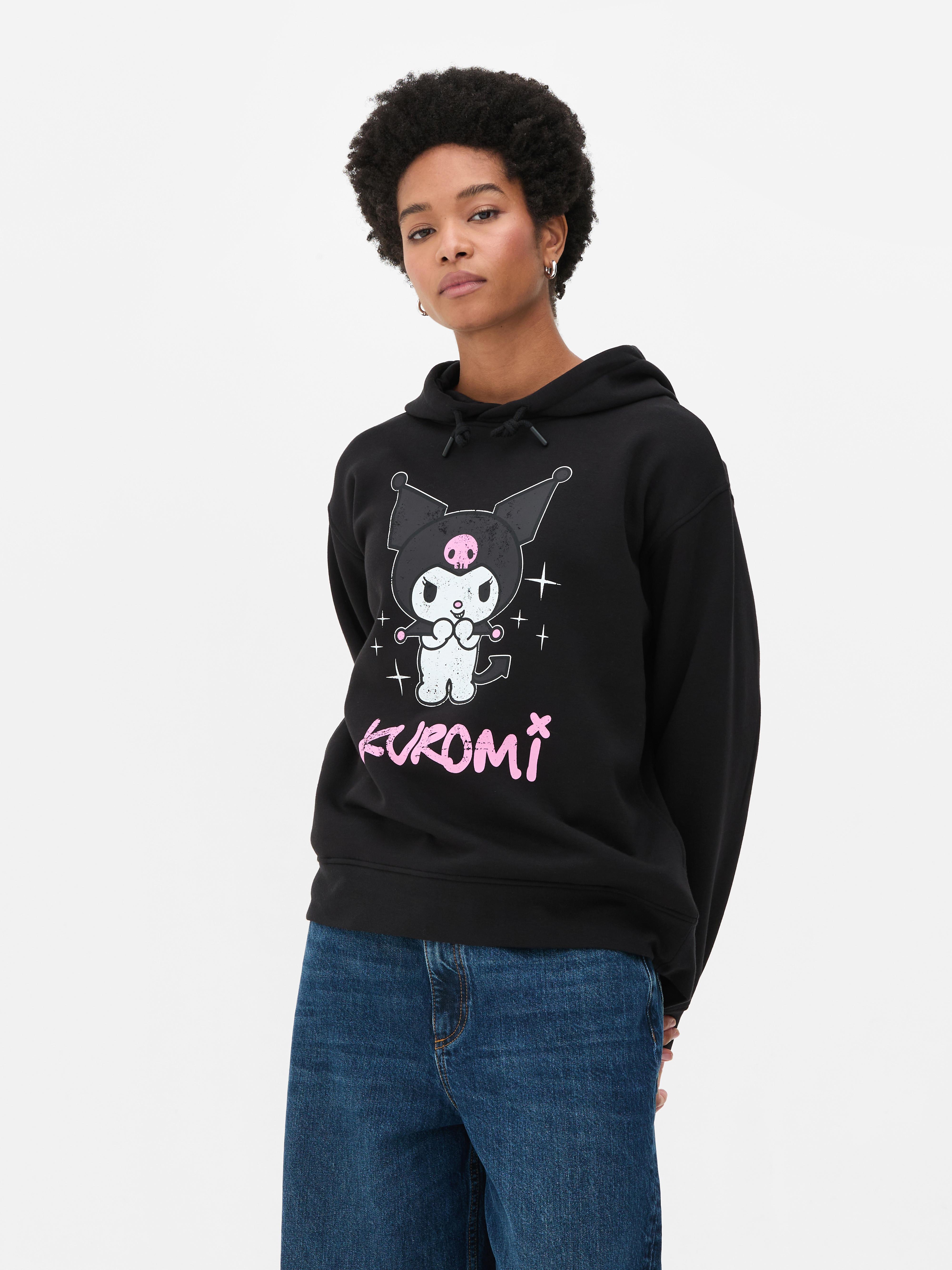 Дуксерица са принтом Hello Kitty Kuromi. Класична дуксерица са великим принтом Hello Kitty Kuromi на грудима.