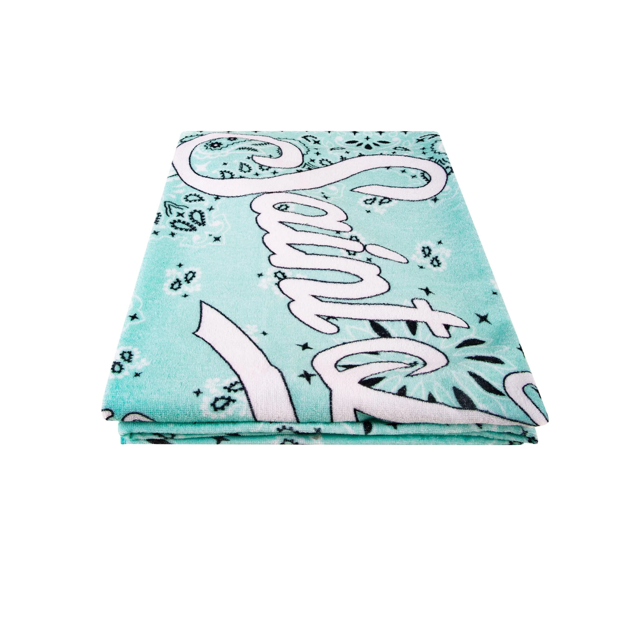 Strandtuch mit hellgrünem Bandana-Muster
