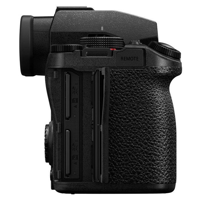 Fotocamera ibrida Panasonic Lumix S5 Mark II X + obiettivo Sigma 24-70mm f/2.8 DG DN II Art