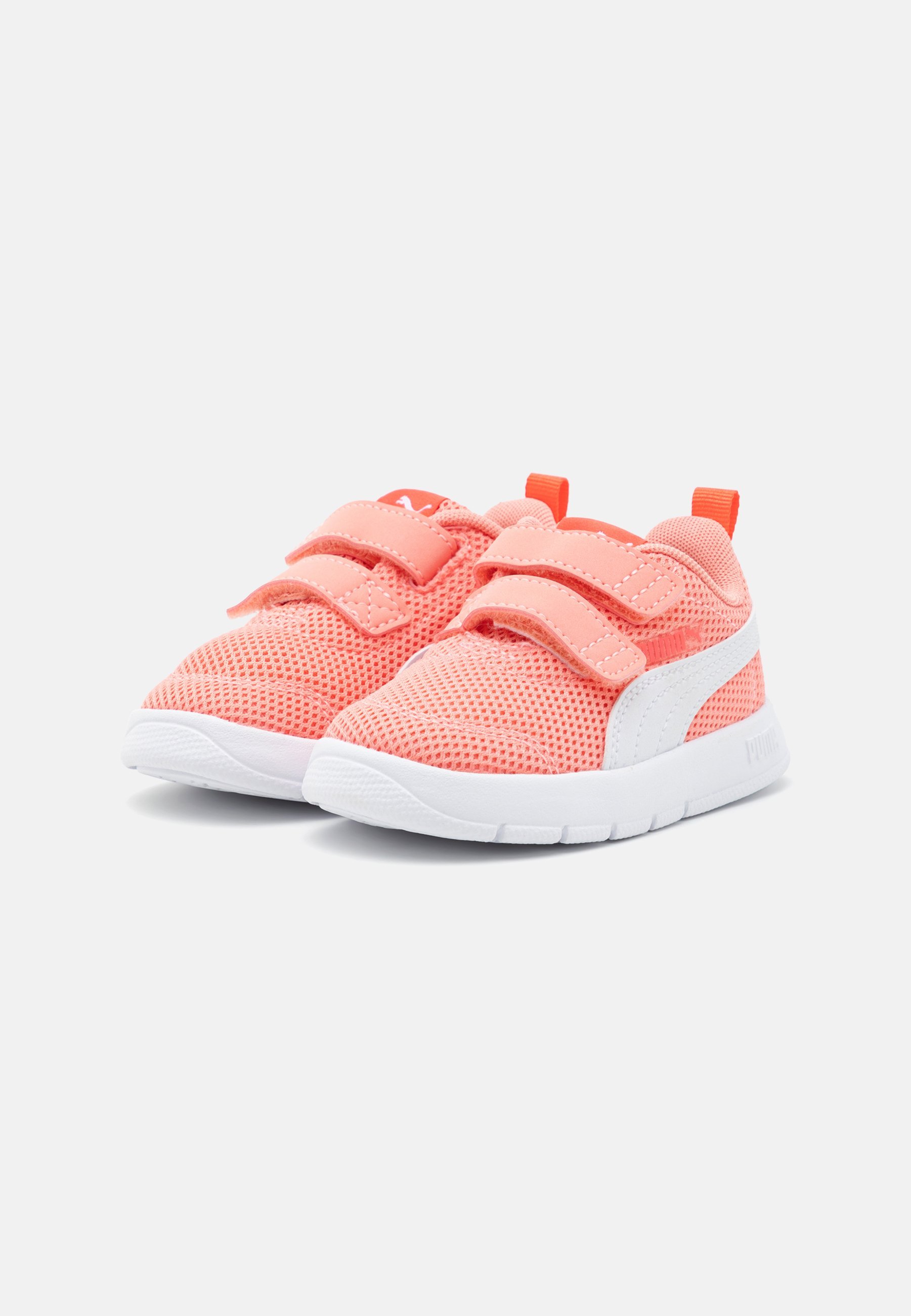 Puma COURTFLEX V3 UNISEX - Skriešanas apavi šosejai - augļu/balti/persiku salā