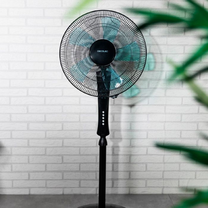 Ventilador de pedestal Cecotec EnergySilence 530 con conexión eléctrica, control remoto y temporizador, color negro. 50 W, 5 aspas (40 cm).