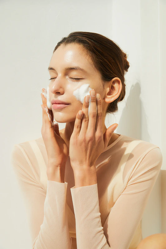 SKIN1004 Espuma de limpeza cremosa em ampola de Centella de Madagascar para pele sensível.