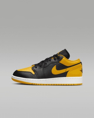 Air Jordan 1 Low Older Kids' Shoes