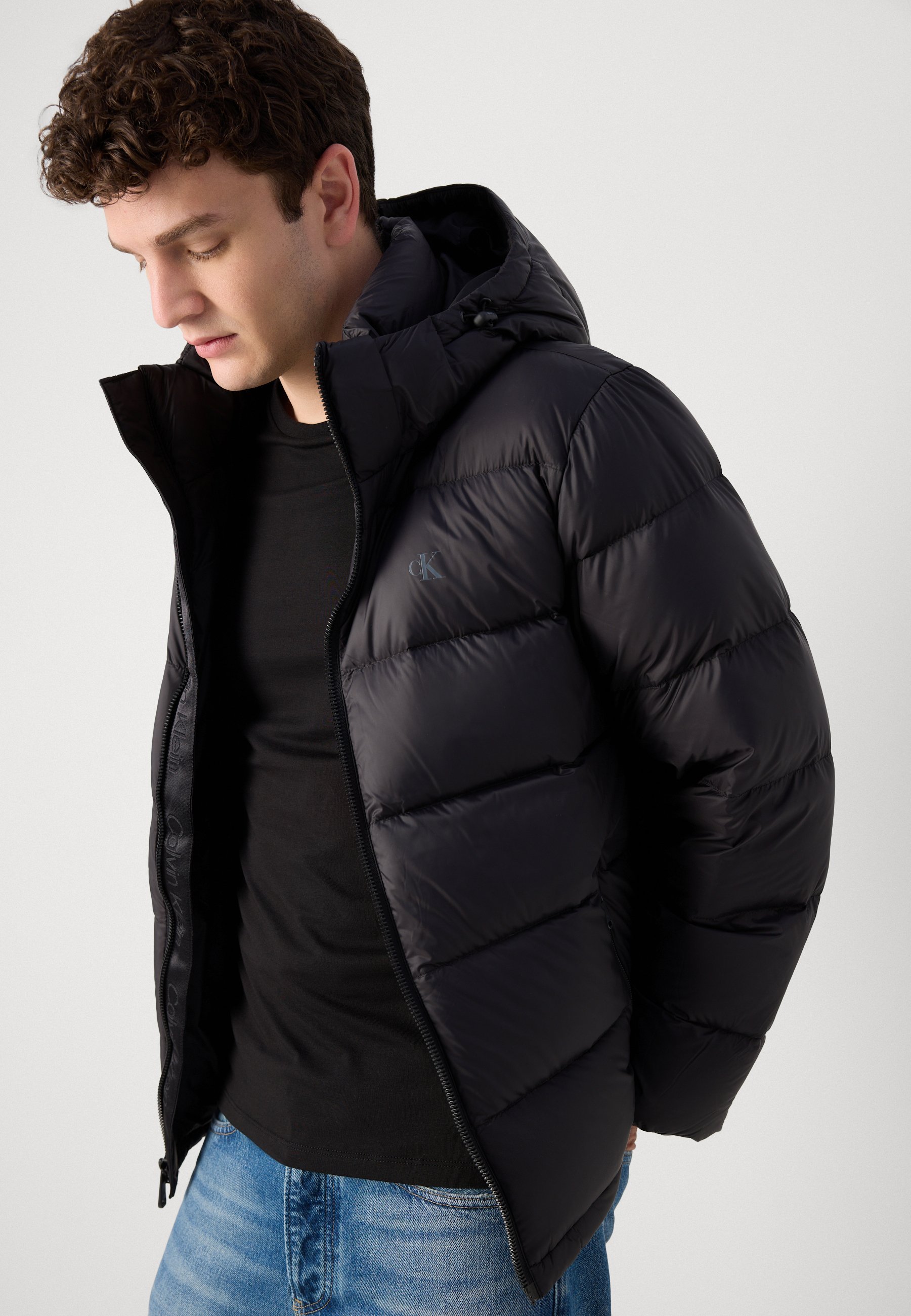 Calvin Klein Jeans Kapuzenjacke mit Reißverschluss – Daunenjacke – schwarz
