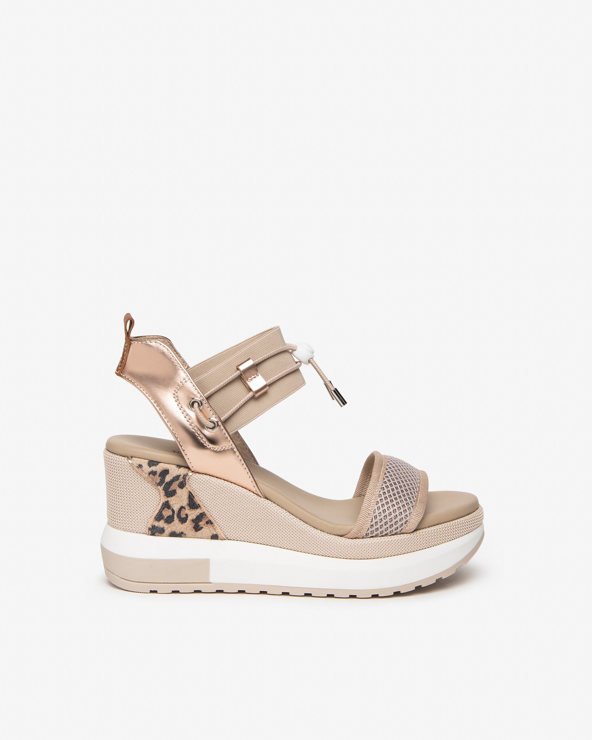  Damensandalen aus Funktionsmaterial und Canvas
