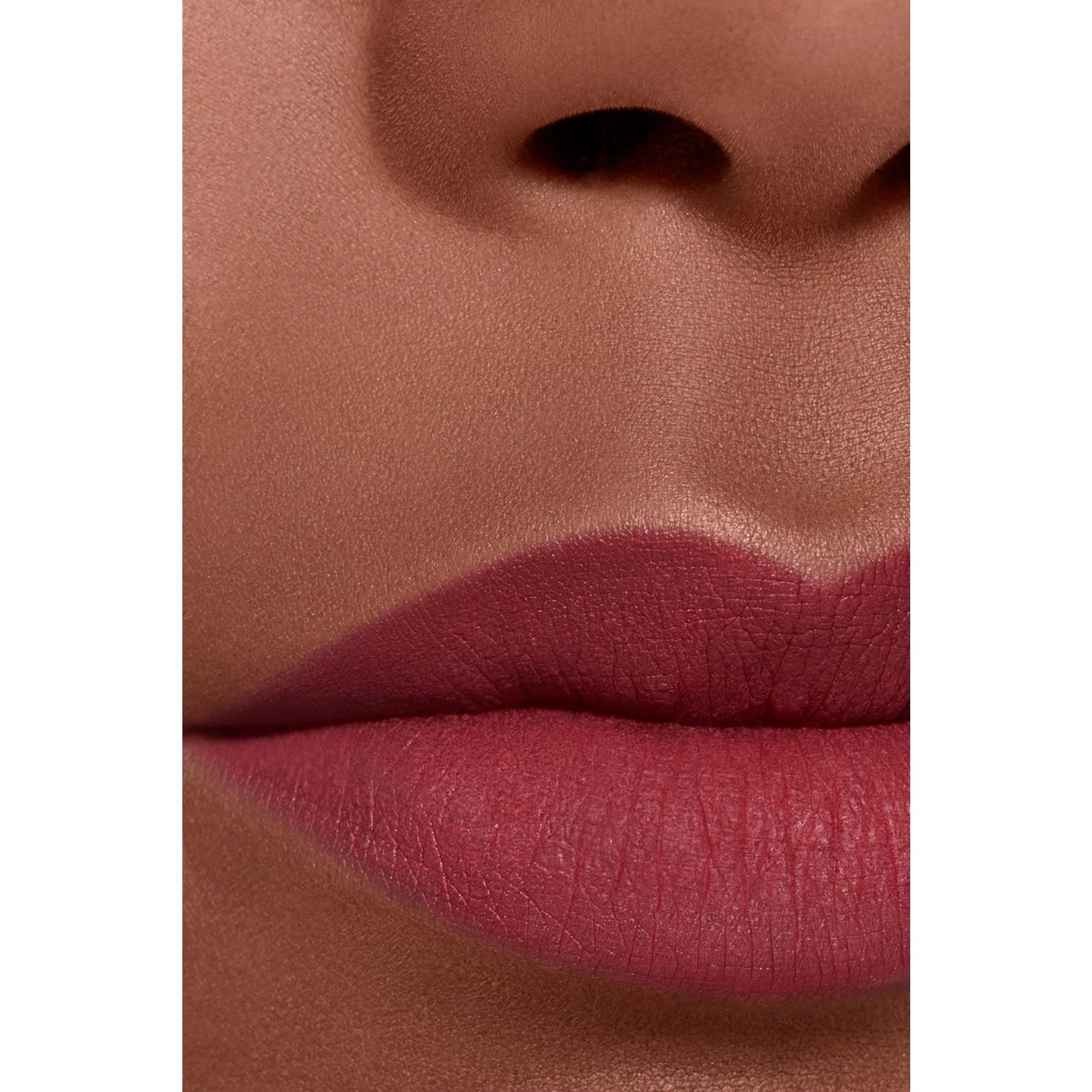 ROUGE ALLURE LIQUID VELVET - IL ROSSETTO FLUIDO OPACO INTENSO ULTRA-TENUTA