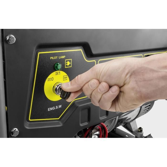 Generador de 2,8 kW con motor de gasolina Karcher PGG 3/1 de 15 L.