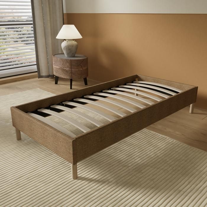Cama com estrado de ripas 90 x 190 cm - Estofada em tecido marrom - Estável e resistente - Pés centrais reforçados
