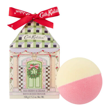 Koupelová bomba Cath Kidston s červenými bobulemi a cedrem 150 g 150 g