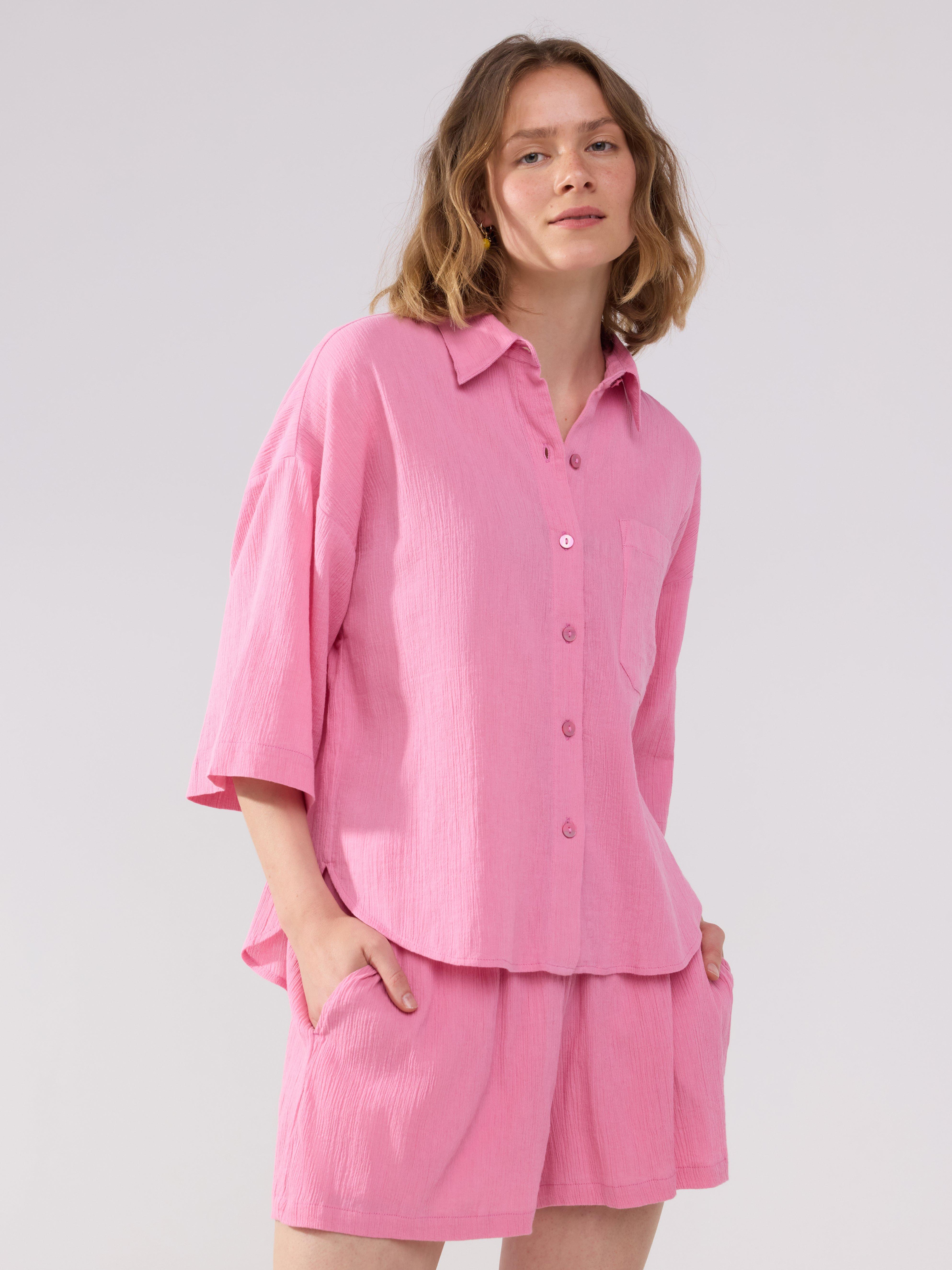 Camisa de manga curta amassada rosa-claro
