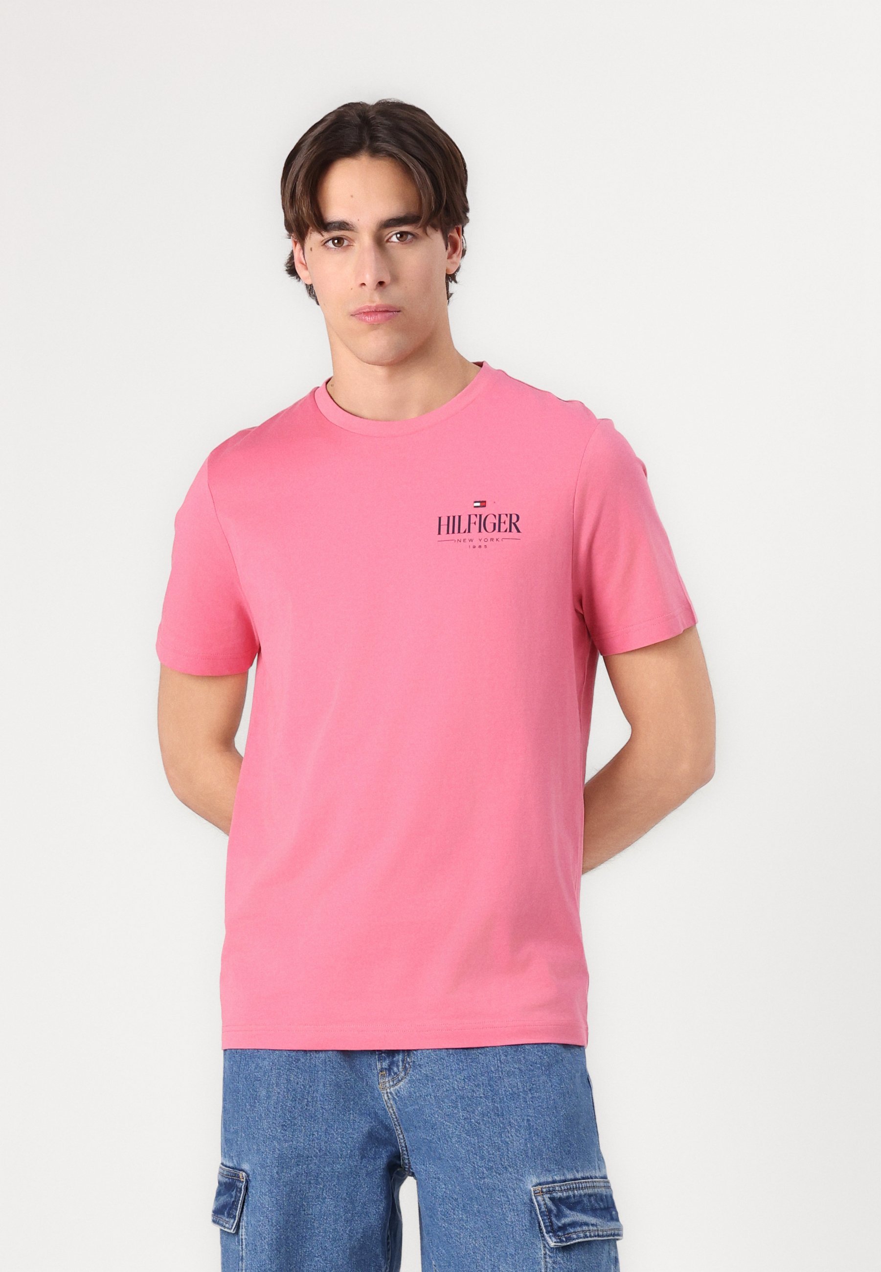 T-shirt Tommy Hilfiger STACK UNISEXE - Imprimé - Rose vintage