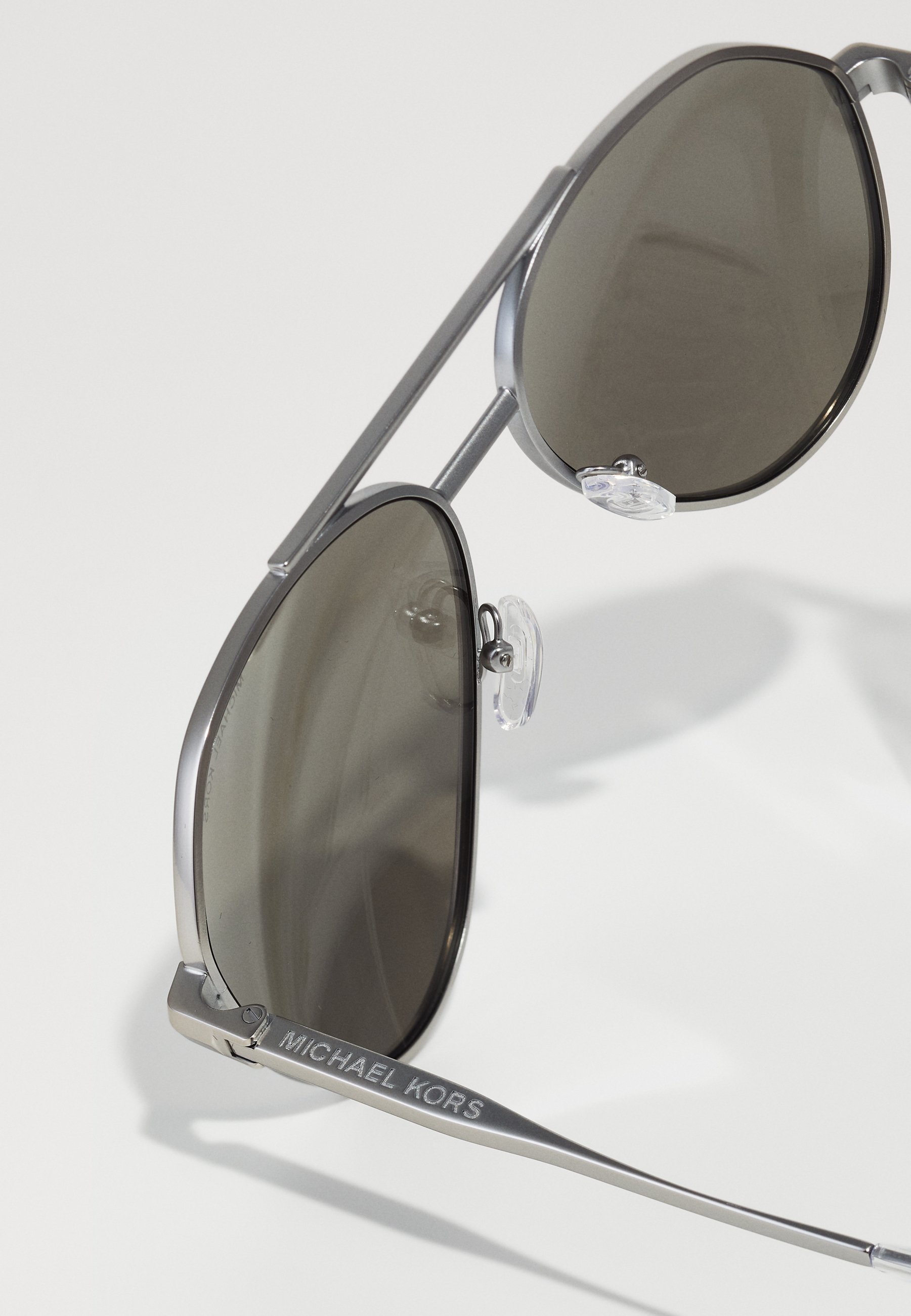 Occhiali da sole Michael Kors BRENTWOOD - color argento opaco