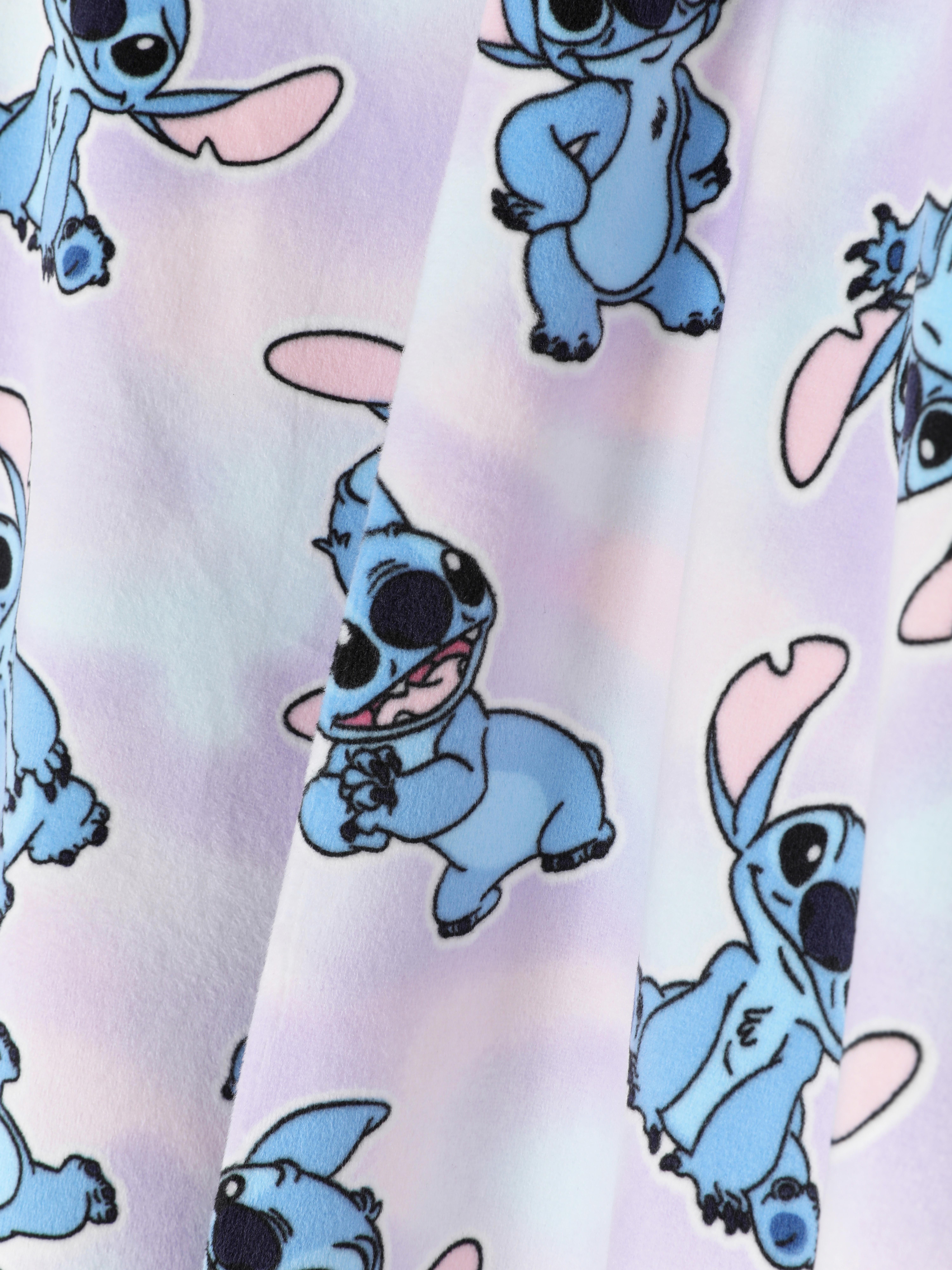 Pijamale cu mânecă lungă. Vibrații inspirate de Insula Lilo și Stitch de la Disney pentru ora de culcare! Visează de minune în aceste pijamale Lilo și Stitch.