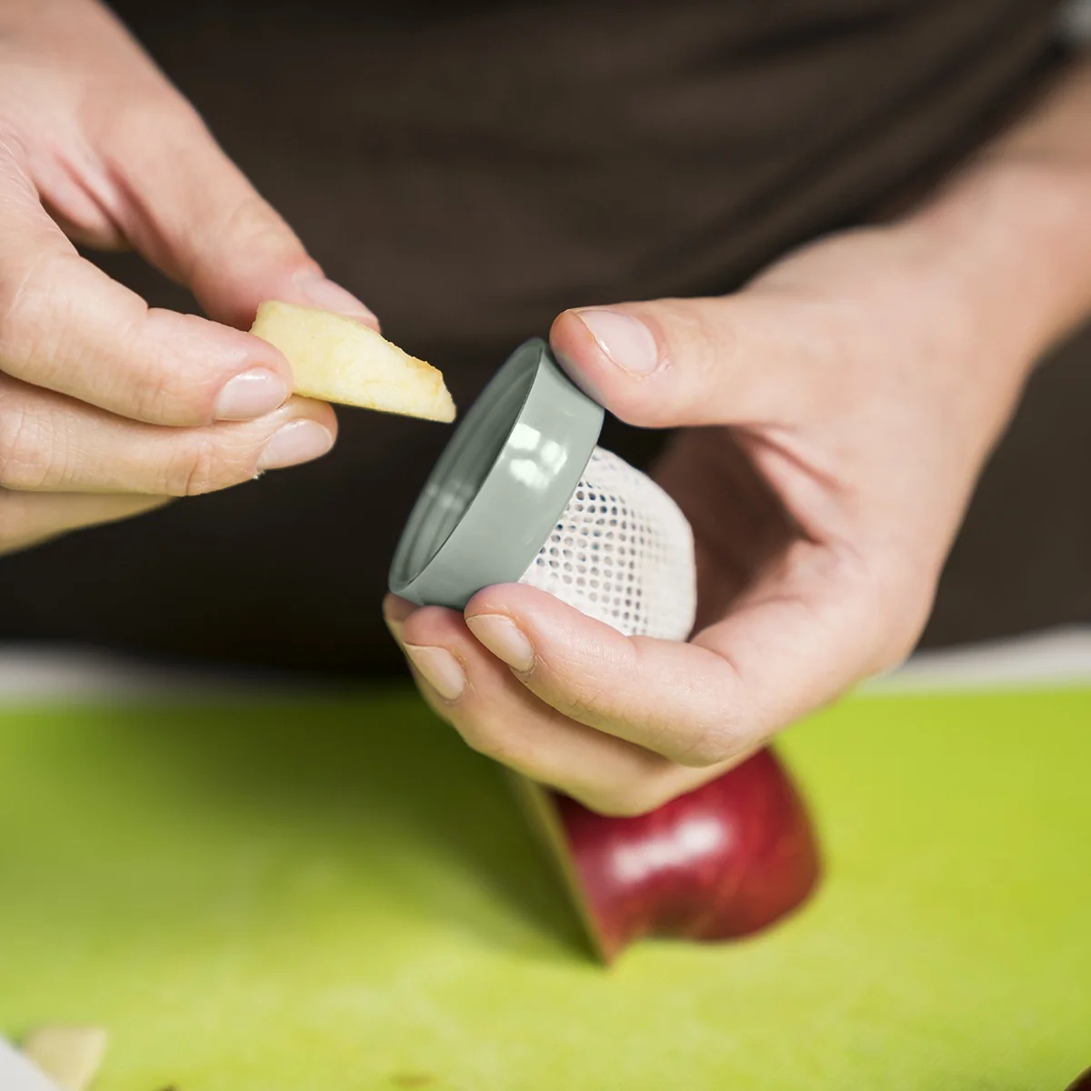 NUVITA Flavorillo YUM&GUM 2-in-1 fruitkauwer en bijtring, saliegroen, 6 maanden en ouder